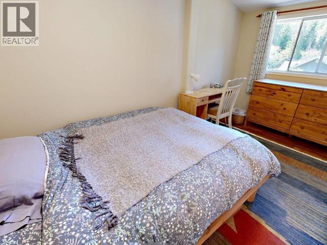 5836 Mowat Ave Property Photo 24