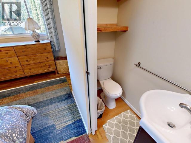 5836 Mowat Ave Property Photo 25