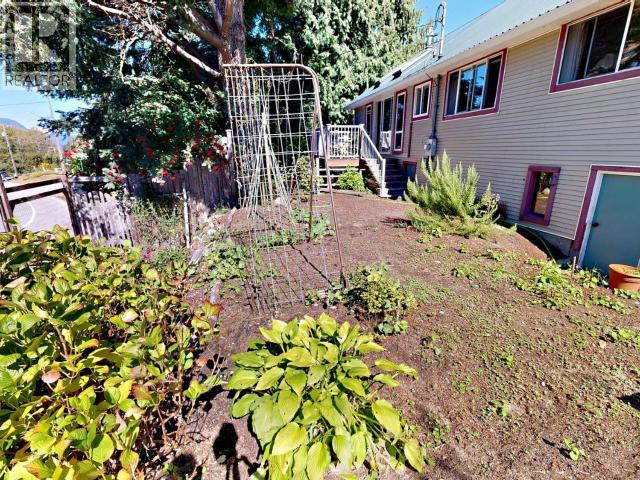 5836 Mowat Ave Property Photo 32