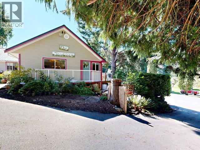 5836 Mowat Ave Property Photo 37