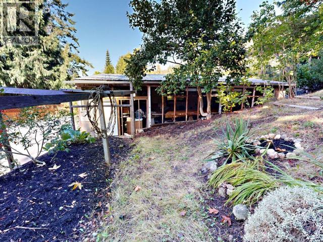 5836 Mowat Ave Property Photo 41