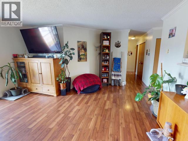 307-5700 Willow Ave Property Photo 9