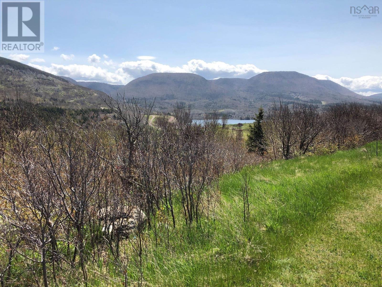 13762 Cabot Trail Property Photo 7