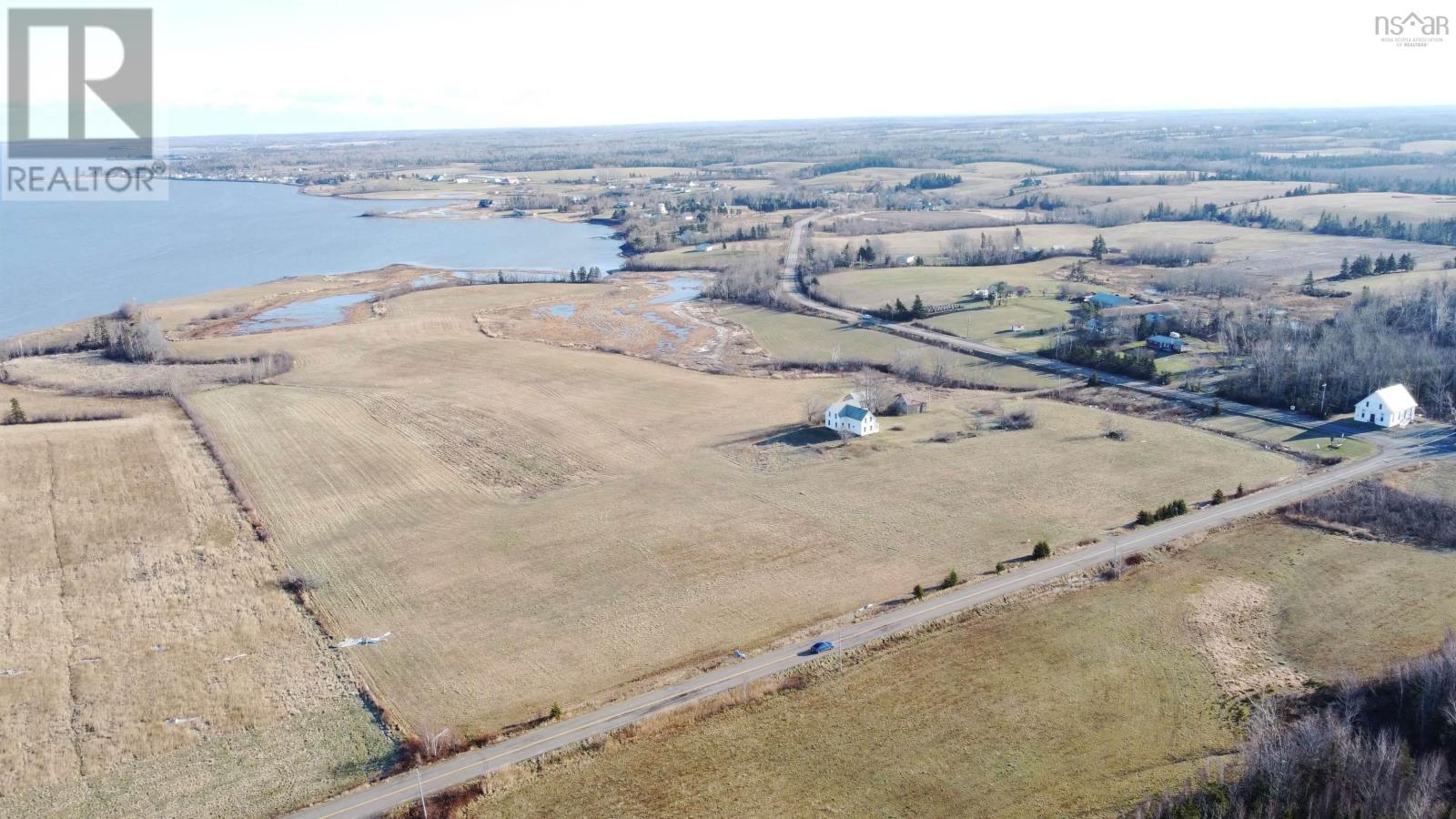 40+ Acres 6 Highway Property Photo 3