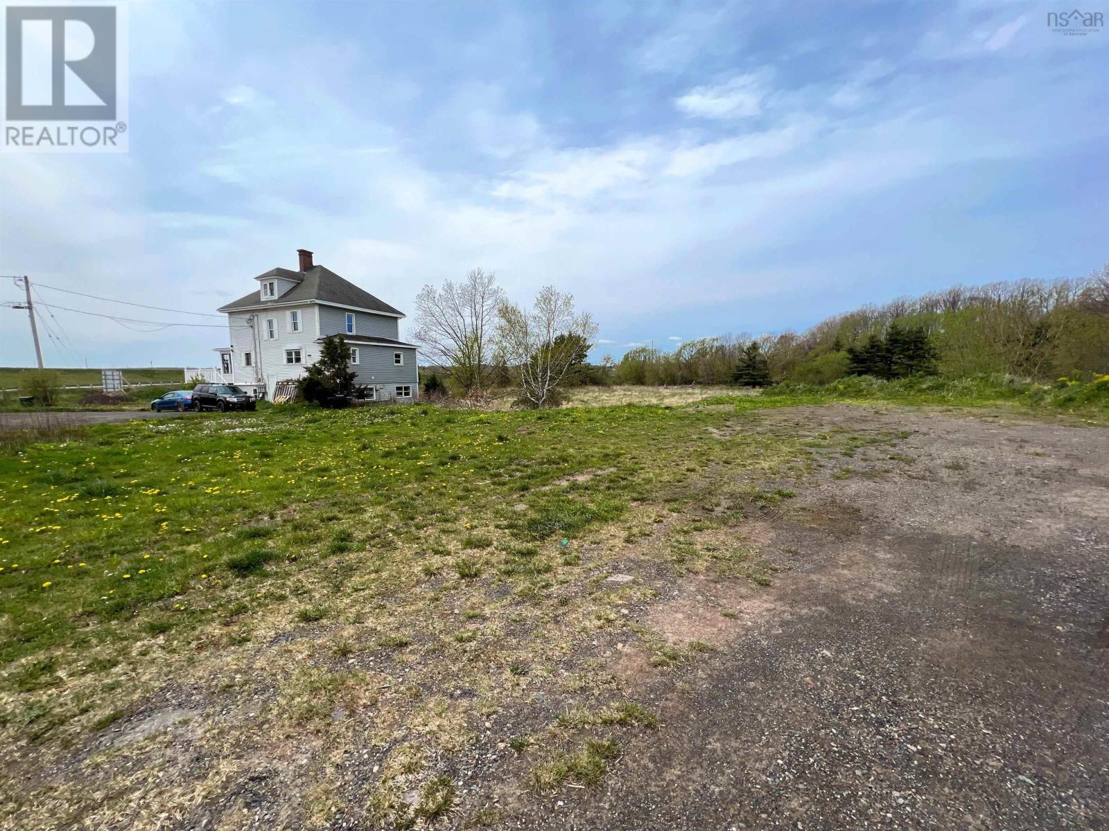 5161 East River Road Property Photo 10