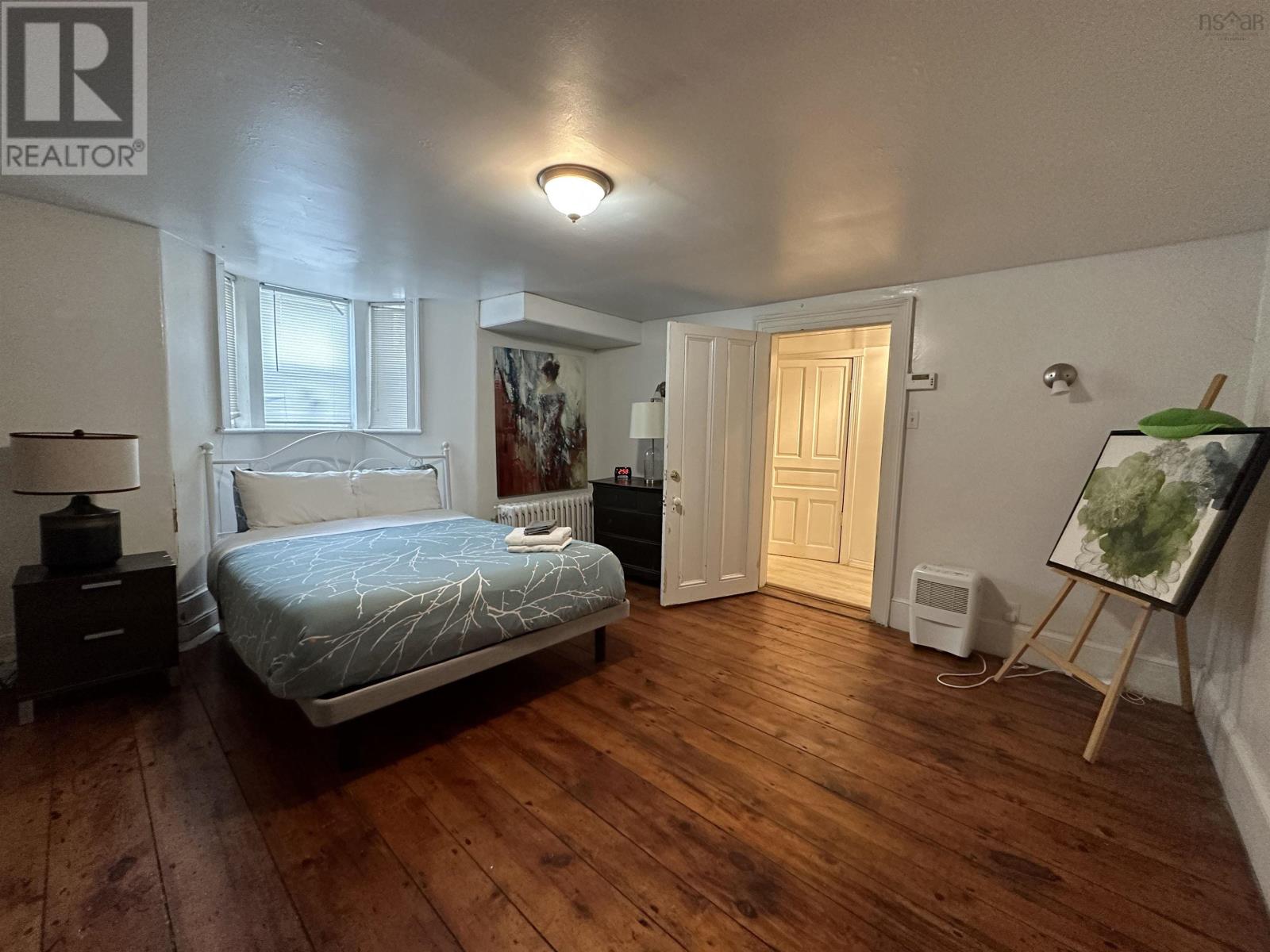 1465 Carlton Street Property Photo 4