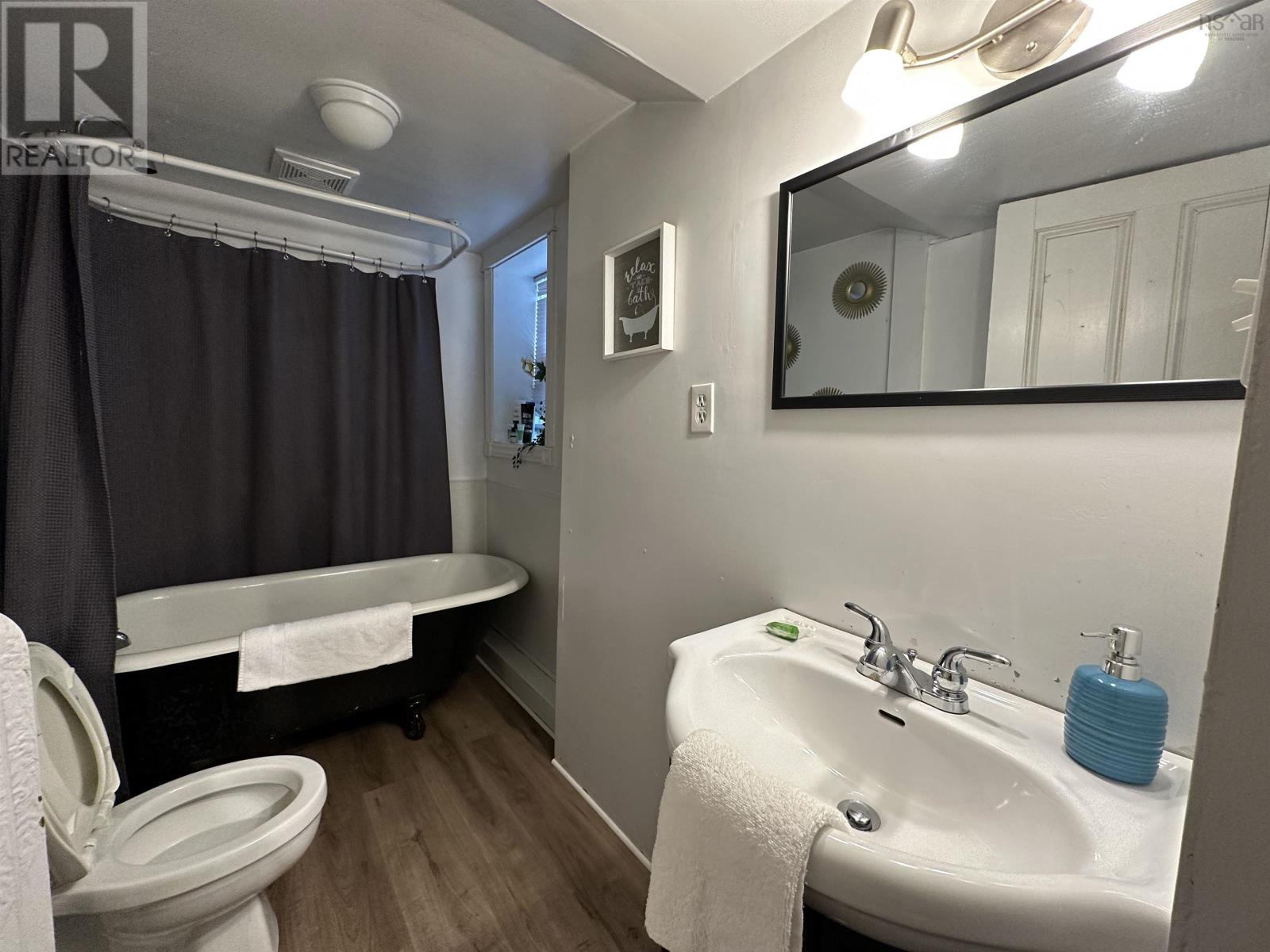 1465 Carlton Street Property Photo 5