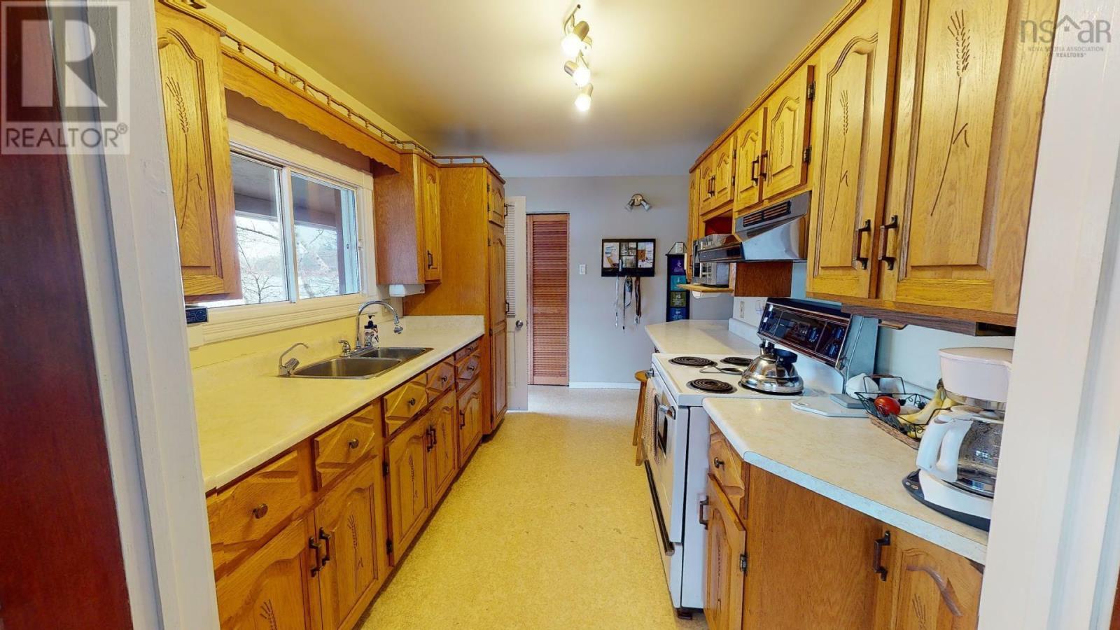 13249 Highway 7 Property Photo 5