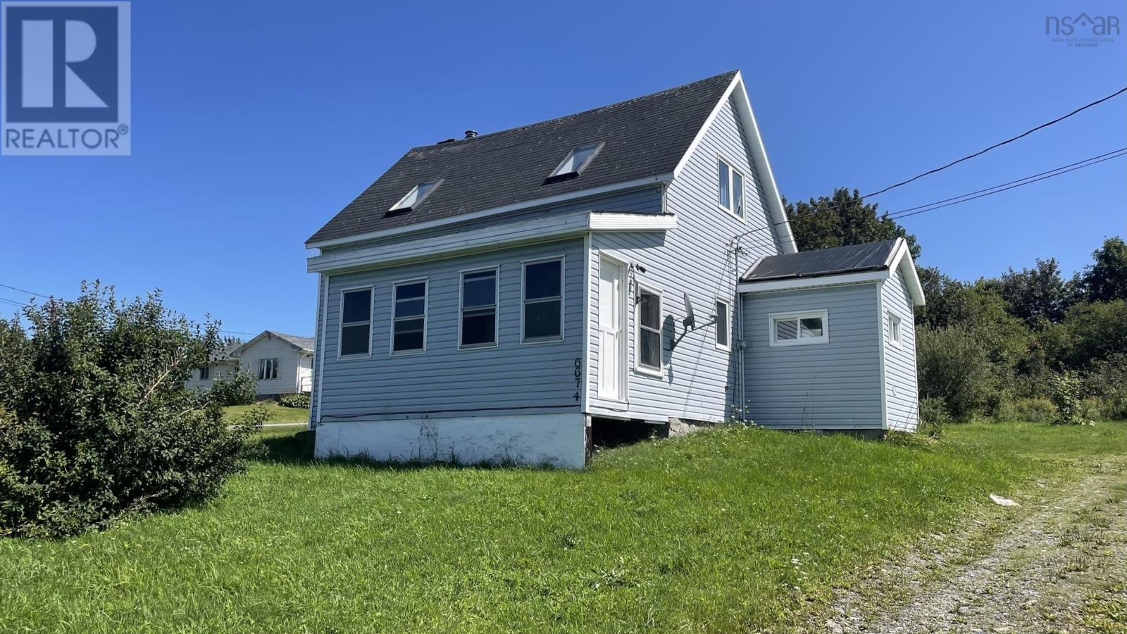 6674 Highway 101 Property Photo 1
