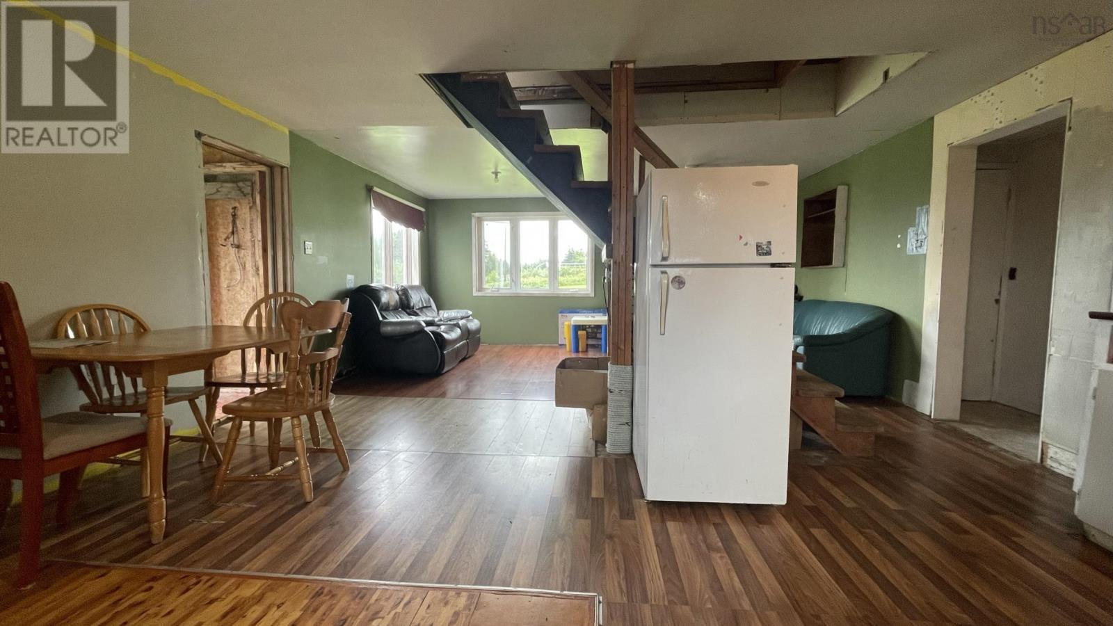 6674 Highway 101 Property Photo 5