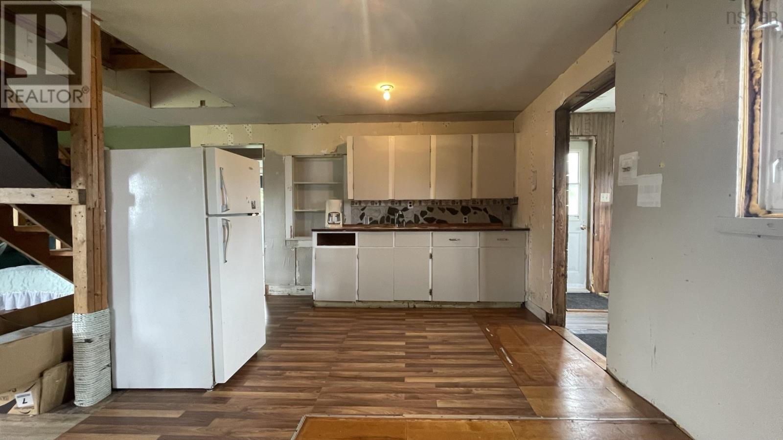 6674 Highway 101 Property Photo 6