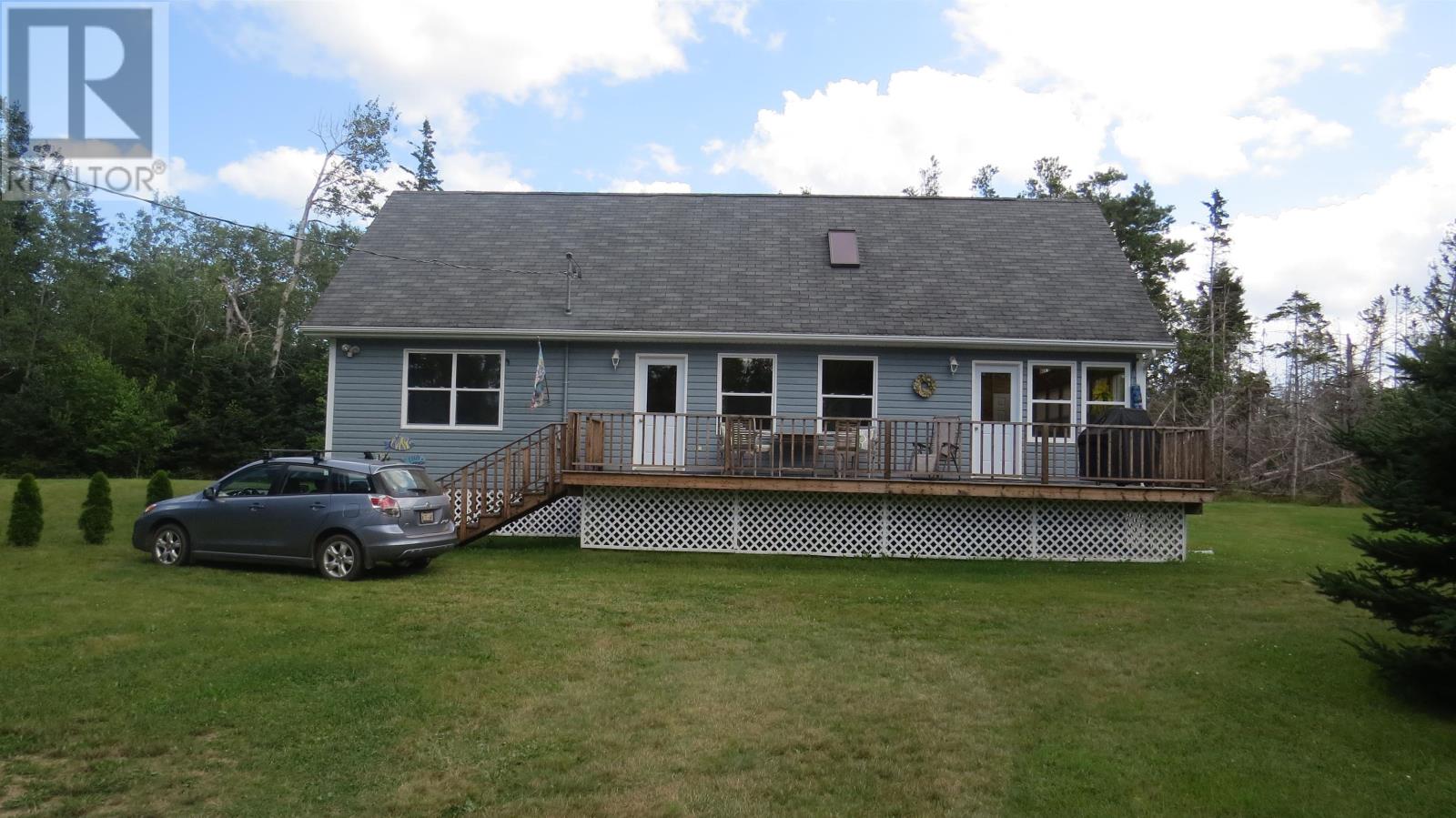 76 Peters Crescent Property Photo 2
