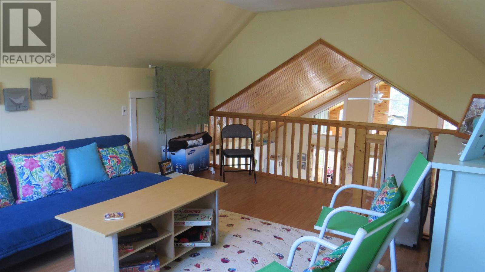 76 Peters Crescent Property Photo 4