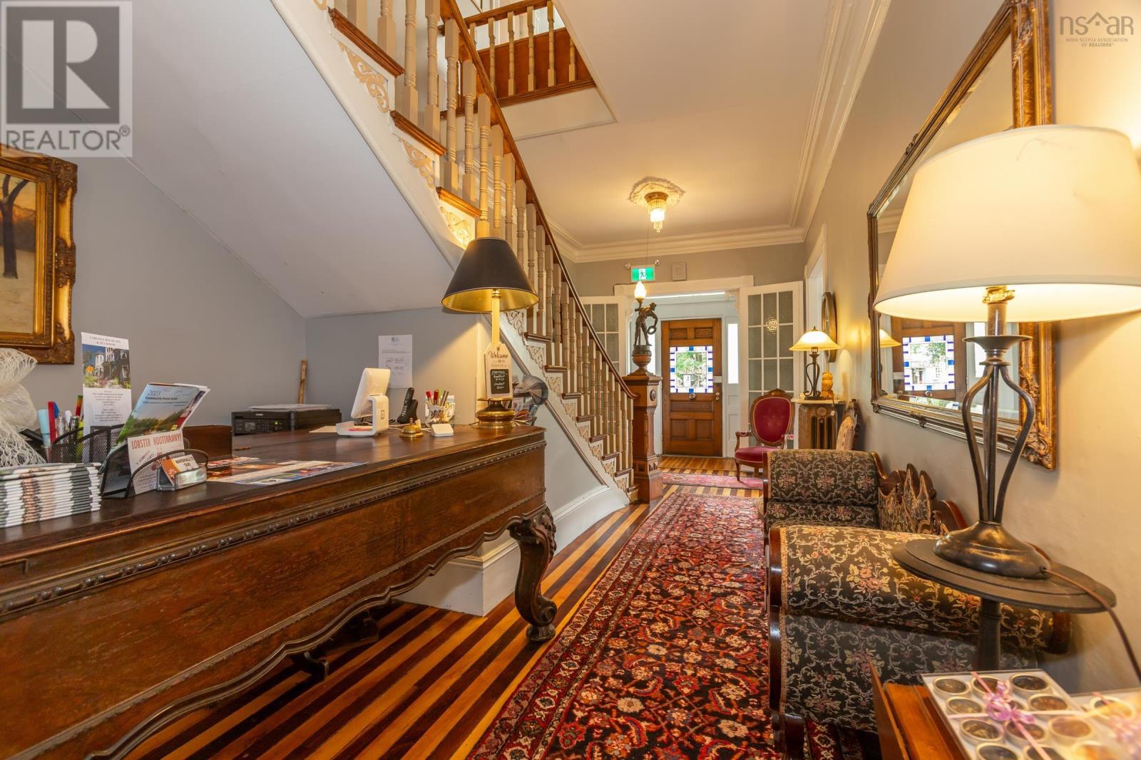 548 St George Street Property Photo 14