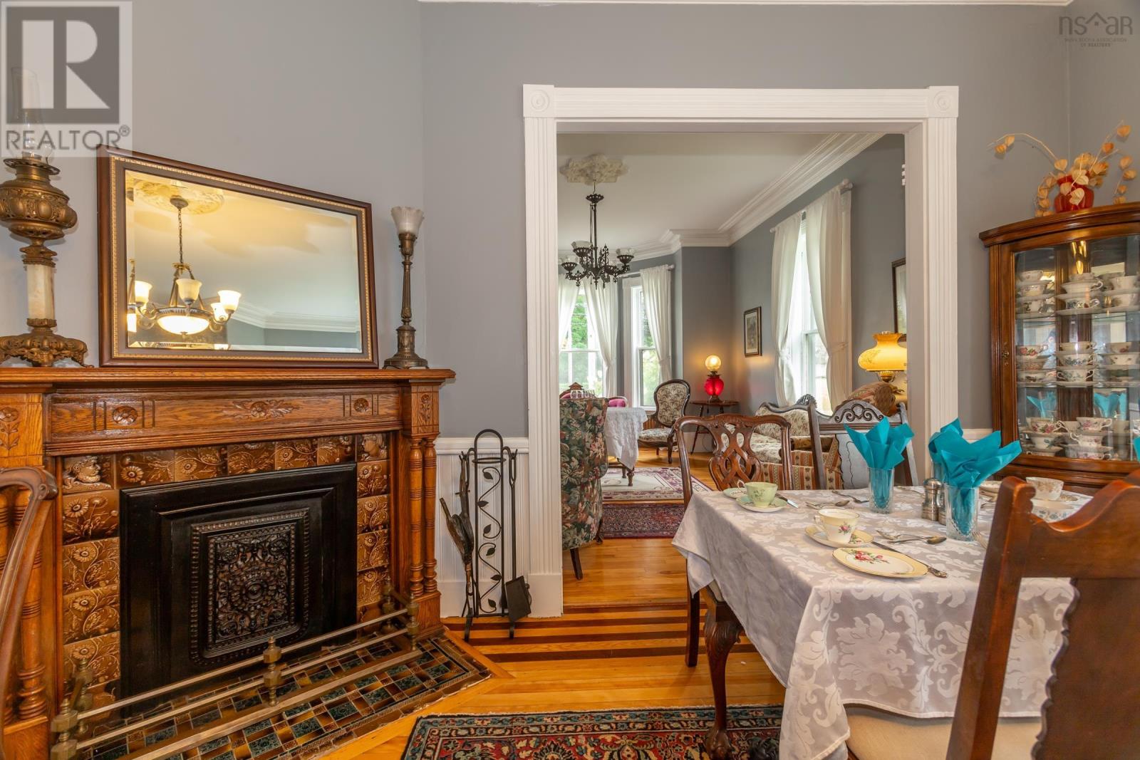 548 St George Street Property Photo 14