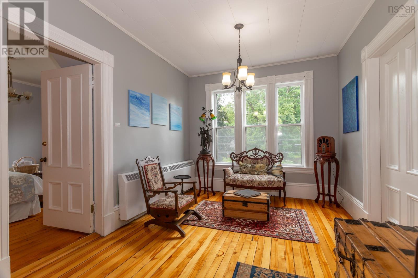 548 St George Street Property Photo 20