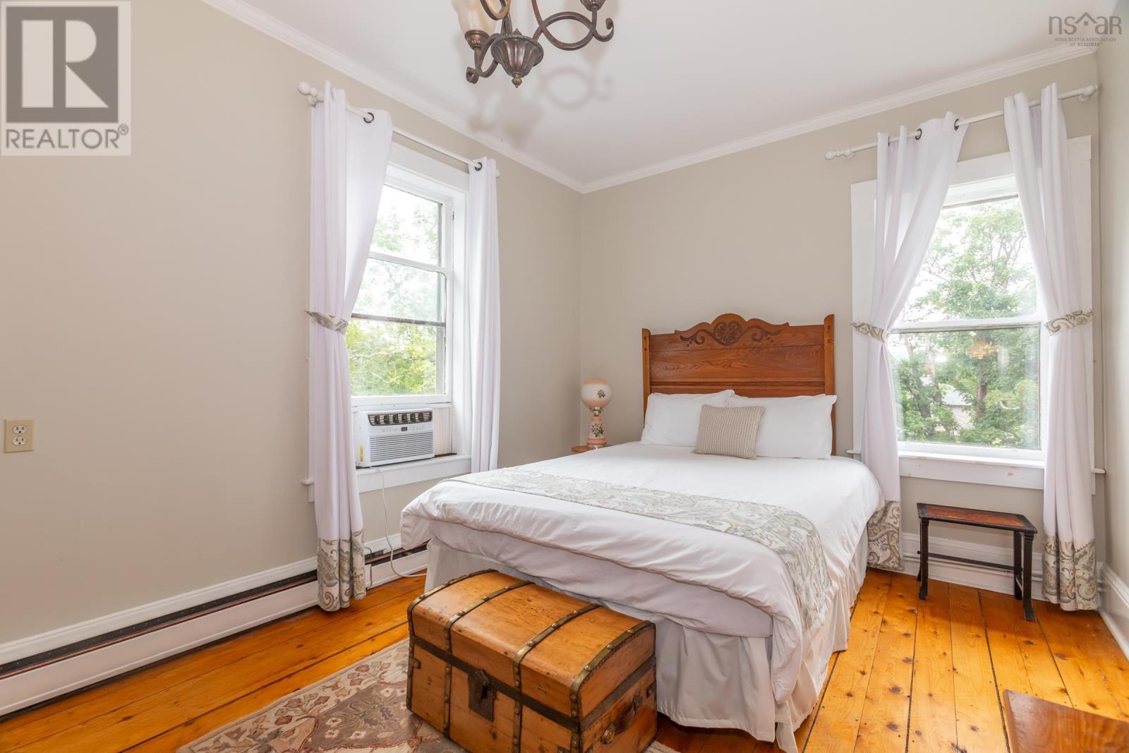548 St George Street Property Photo 28
