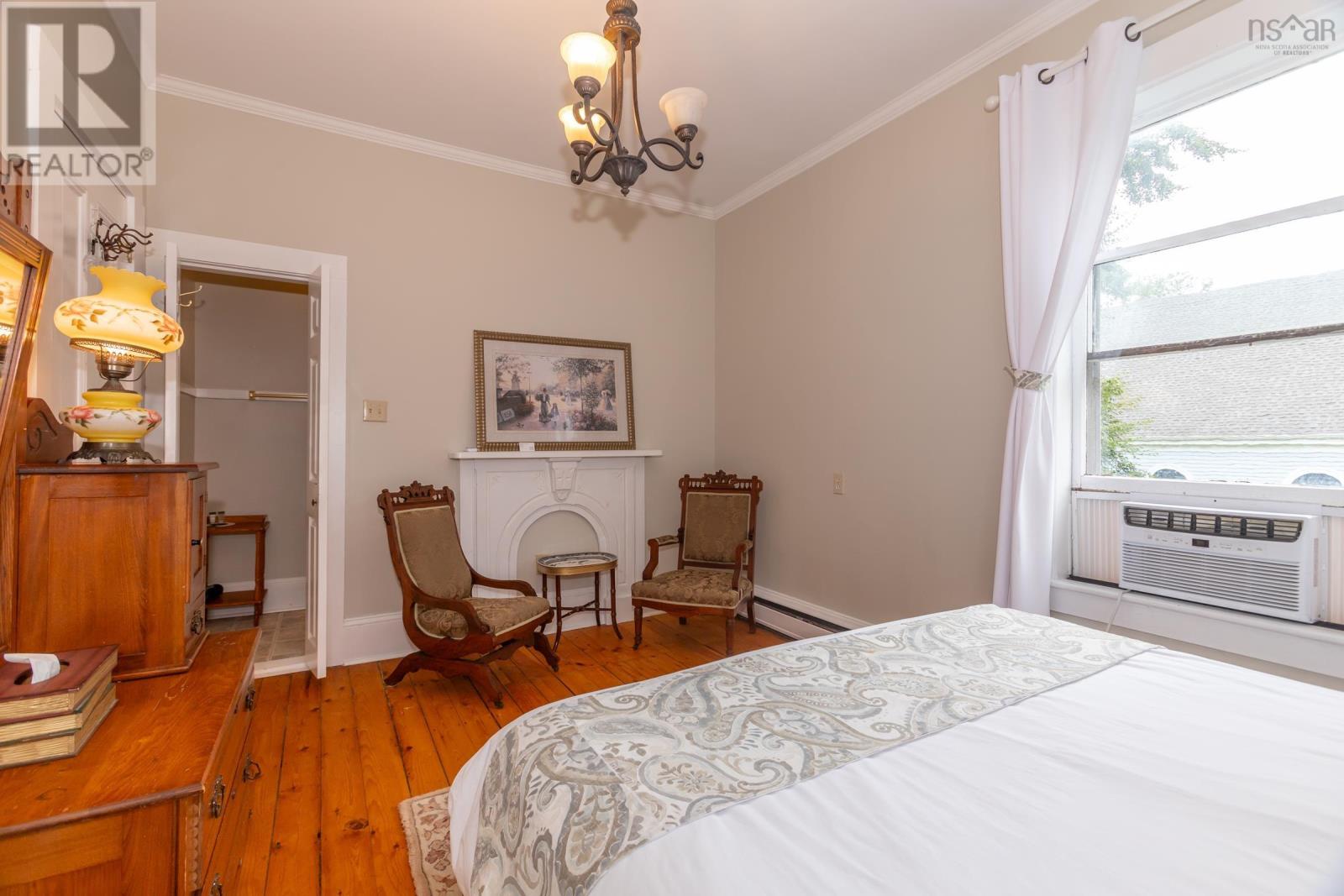 548 St George Street Property Photo 29