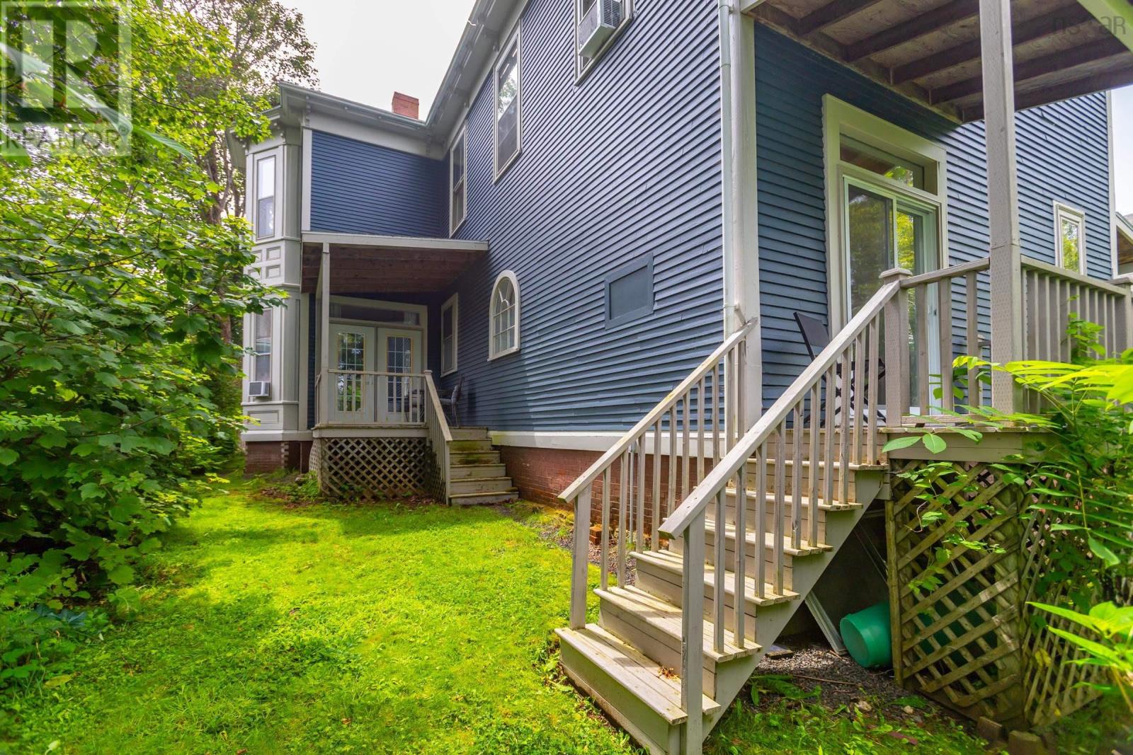 548 St George Street Property Photo 40