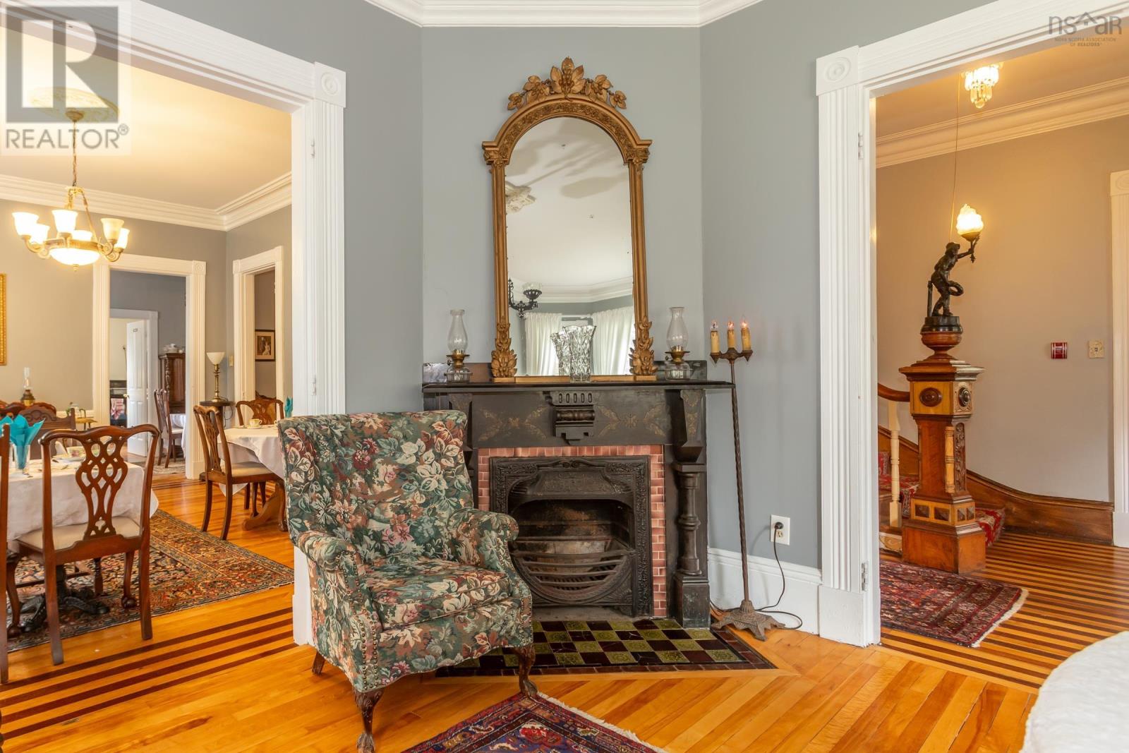548 St. George Street Property Photo 15