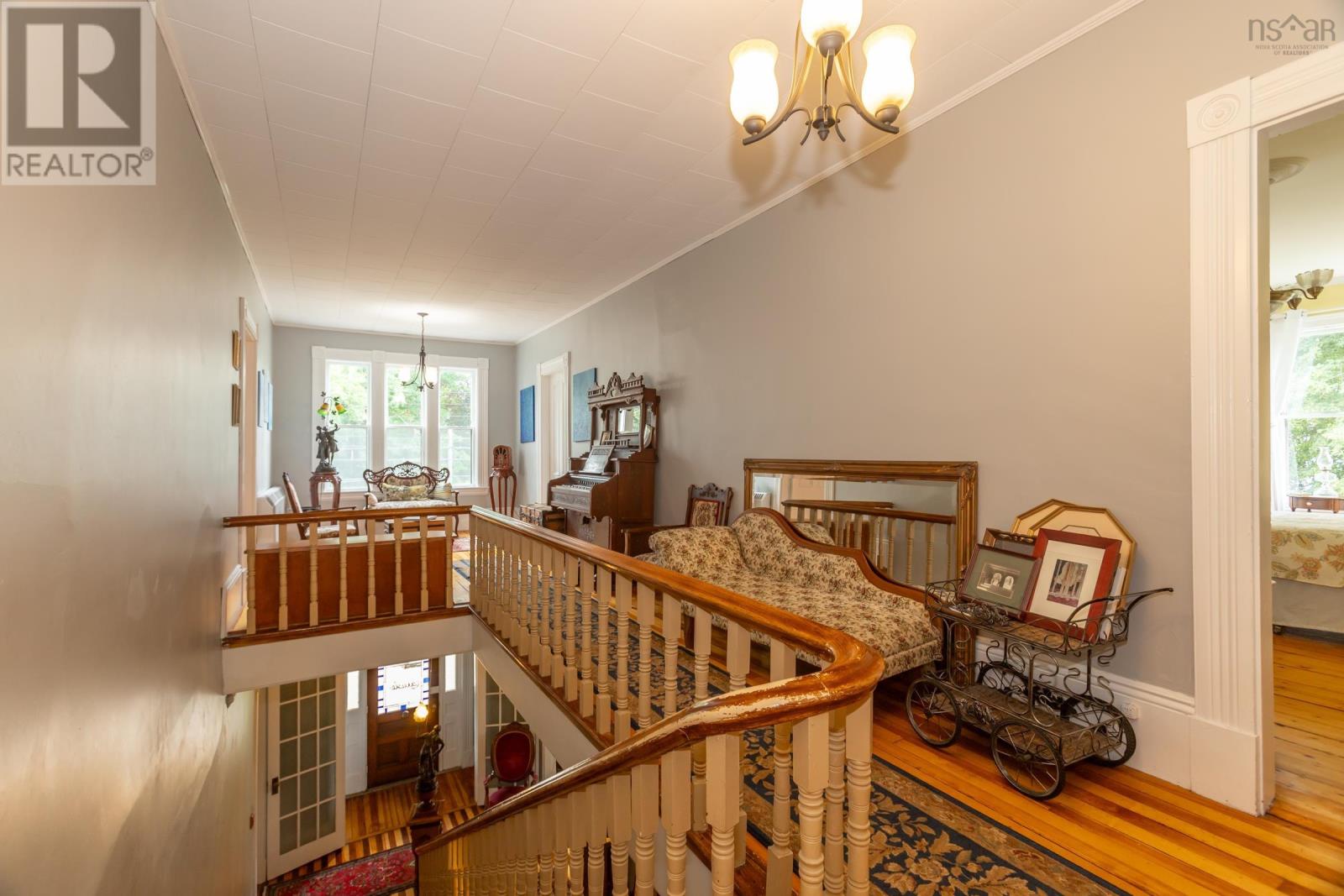 548 St. George Street Property Photo 23