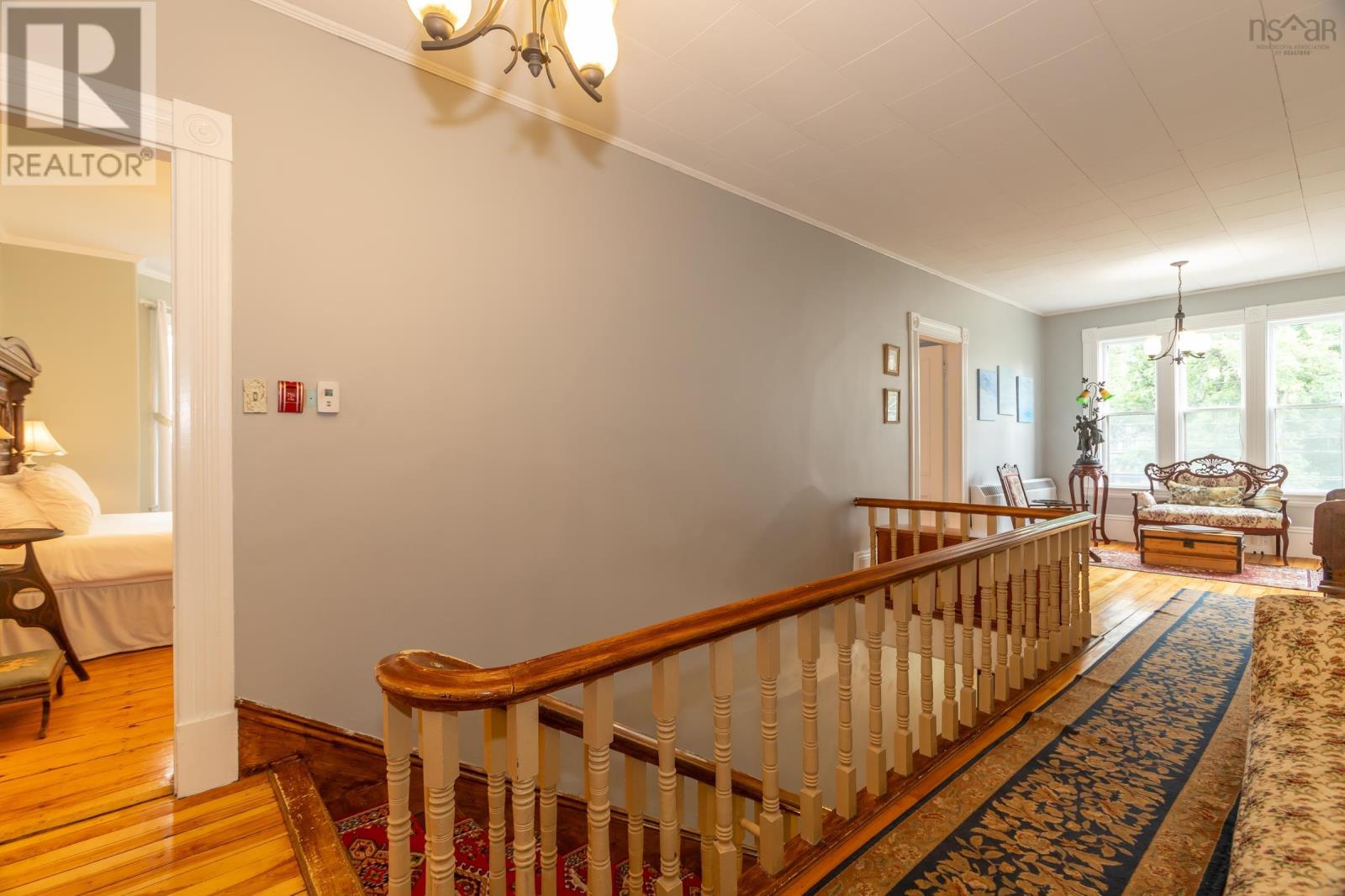 548 St. George Street Property Photo 24