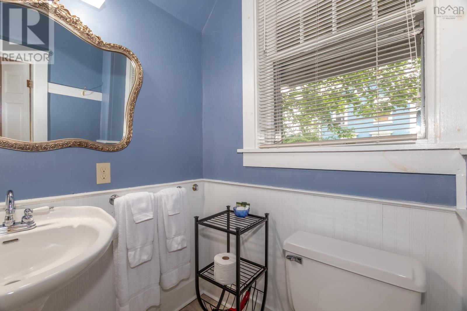 548 St. George Street Property Photo 33