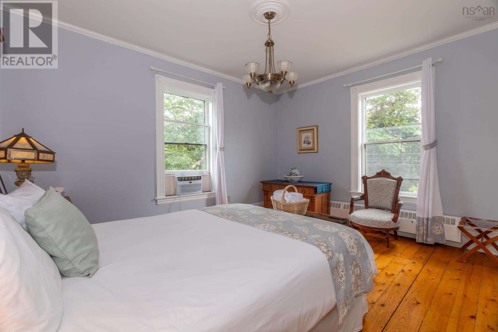 548 St. George Street Property Photo 35