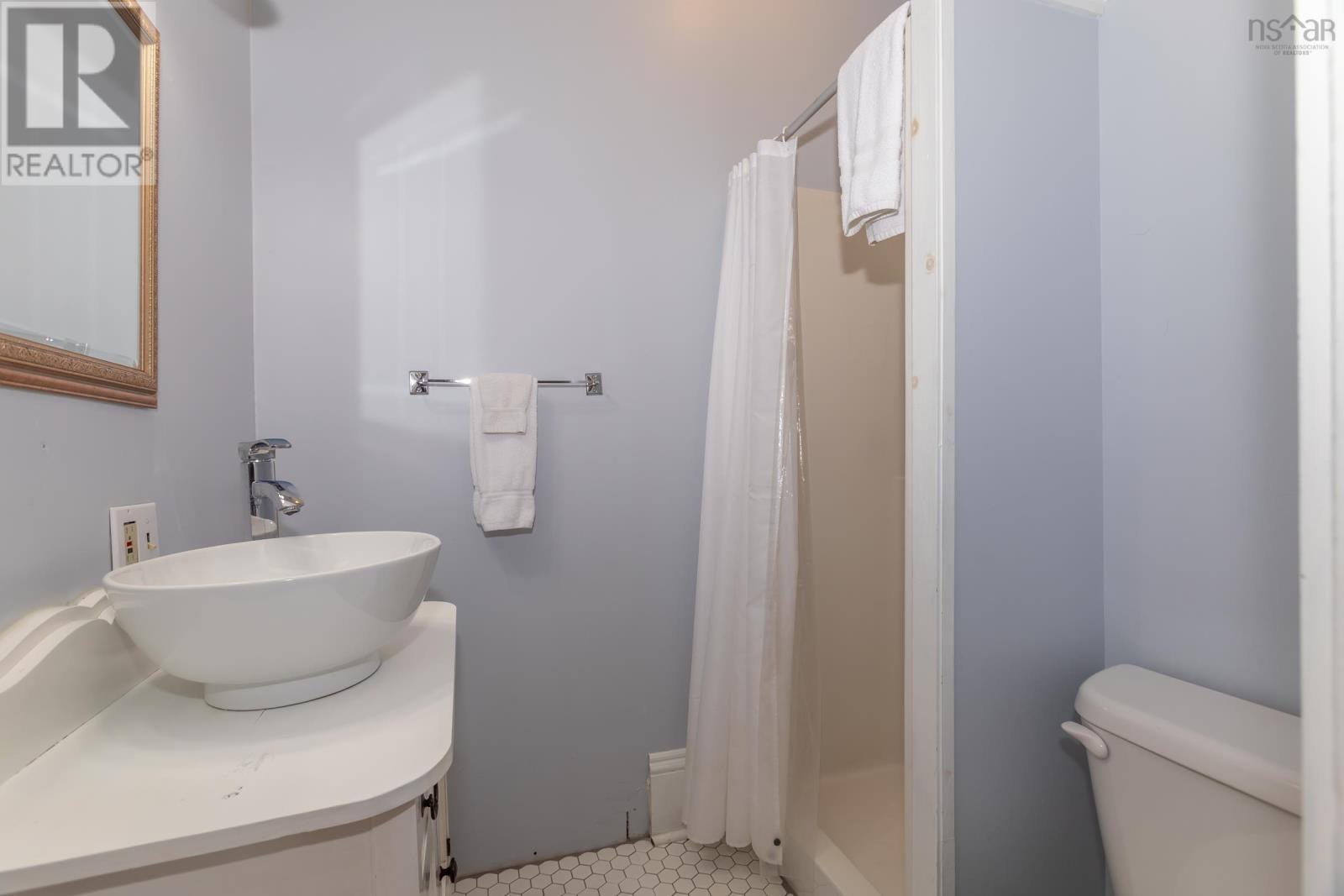 548 St. George Street Property Photo 36