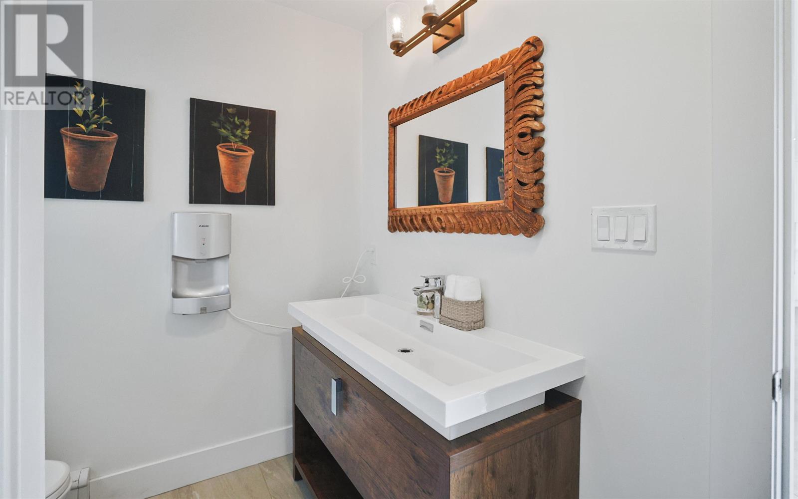 145 Queen Elizabeth Drive Property Photo 18