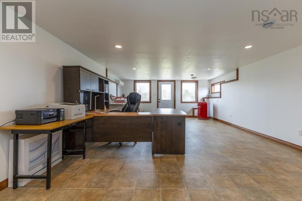 19384 Highway 2 Property Photo 36