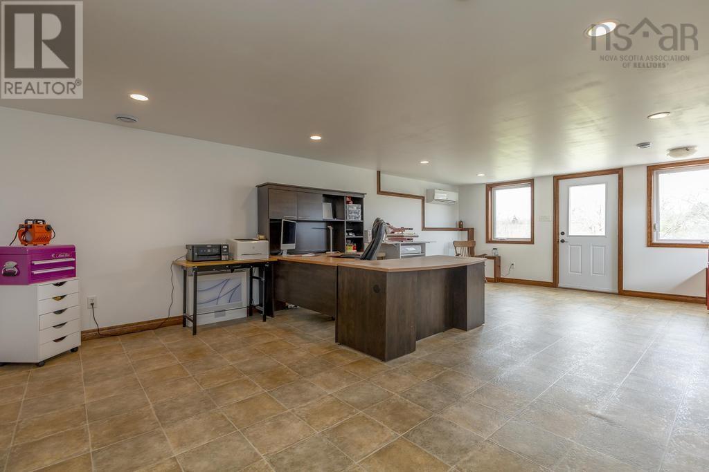 19384 Highway 2 Property Photo 37