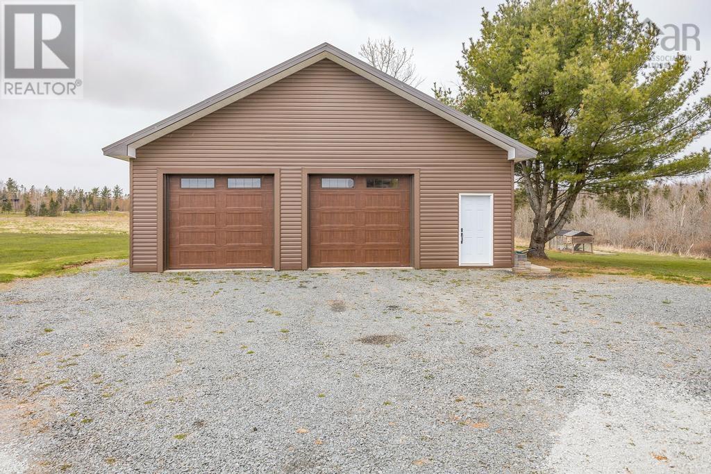 19384 Highway 2 Property Photo 41
