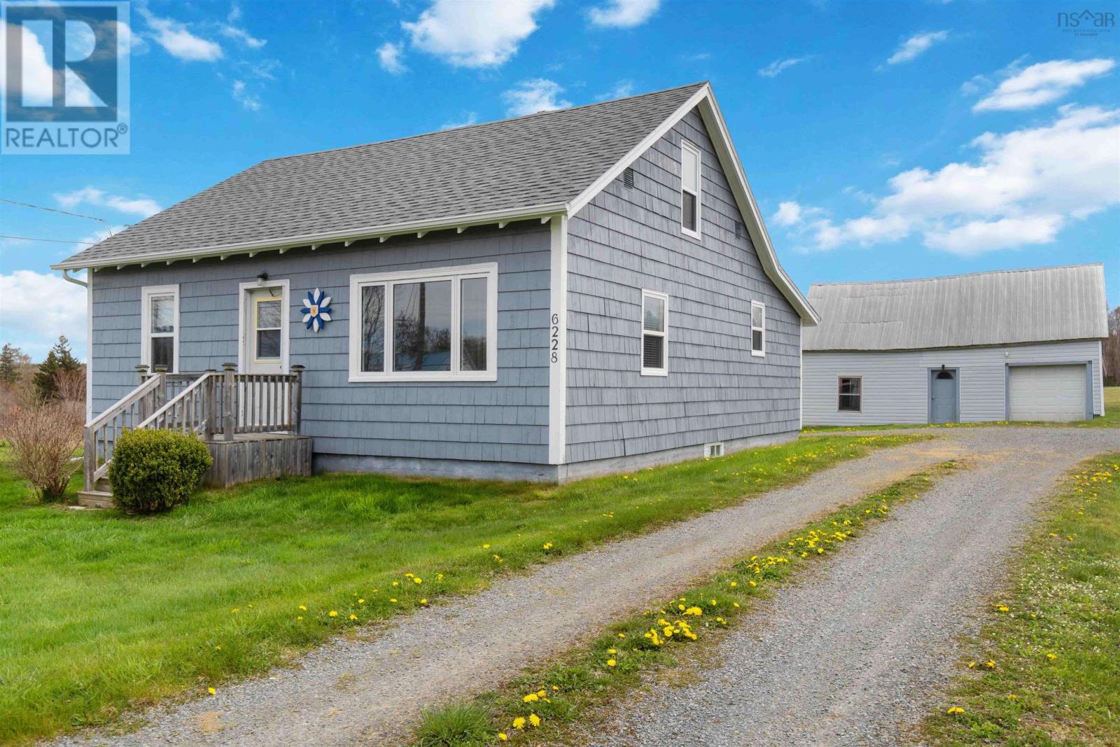 6228 Highway 101 Property Photo 1