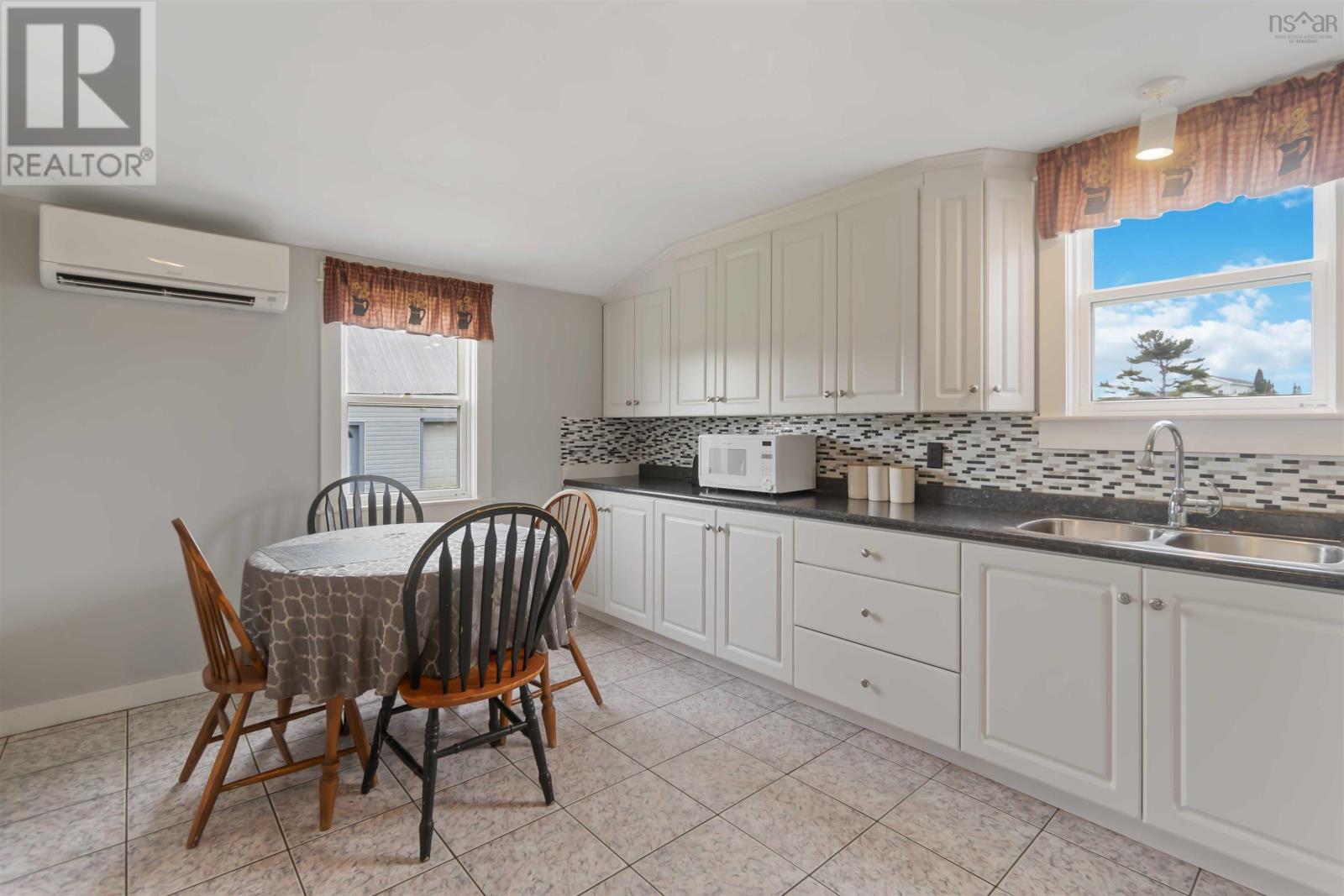 6228 Highway 101 Property Photo 12
