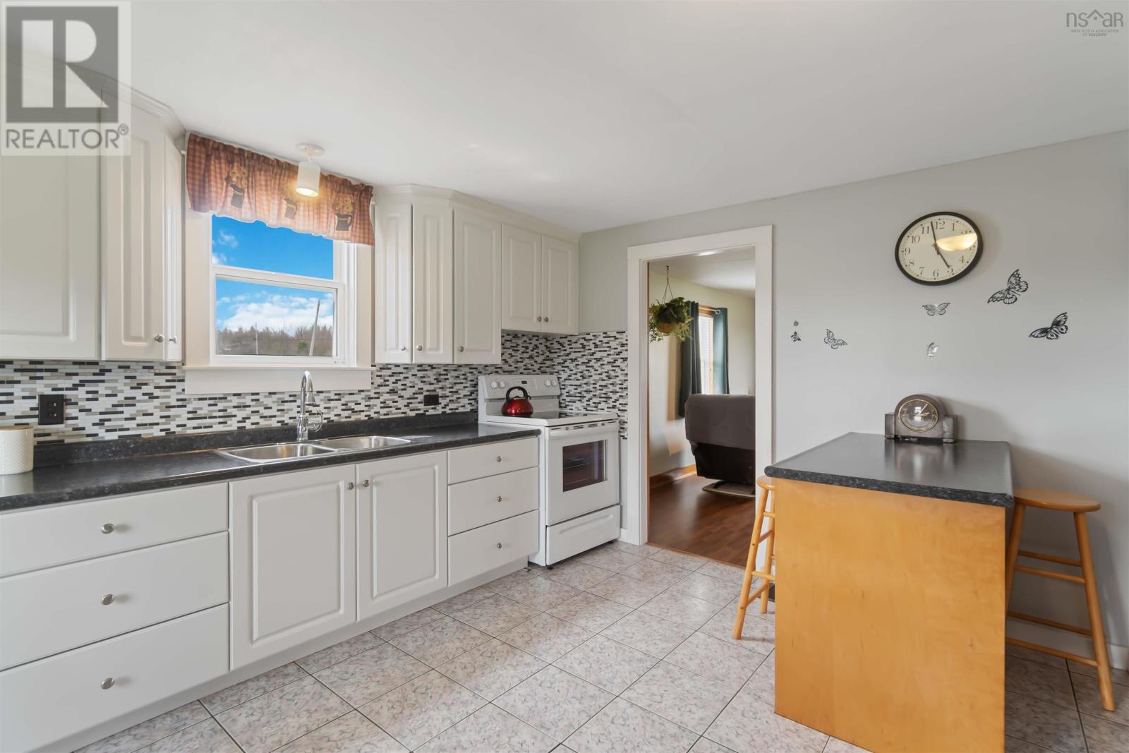 6228 Highway 101 Property Photo 13