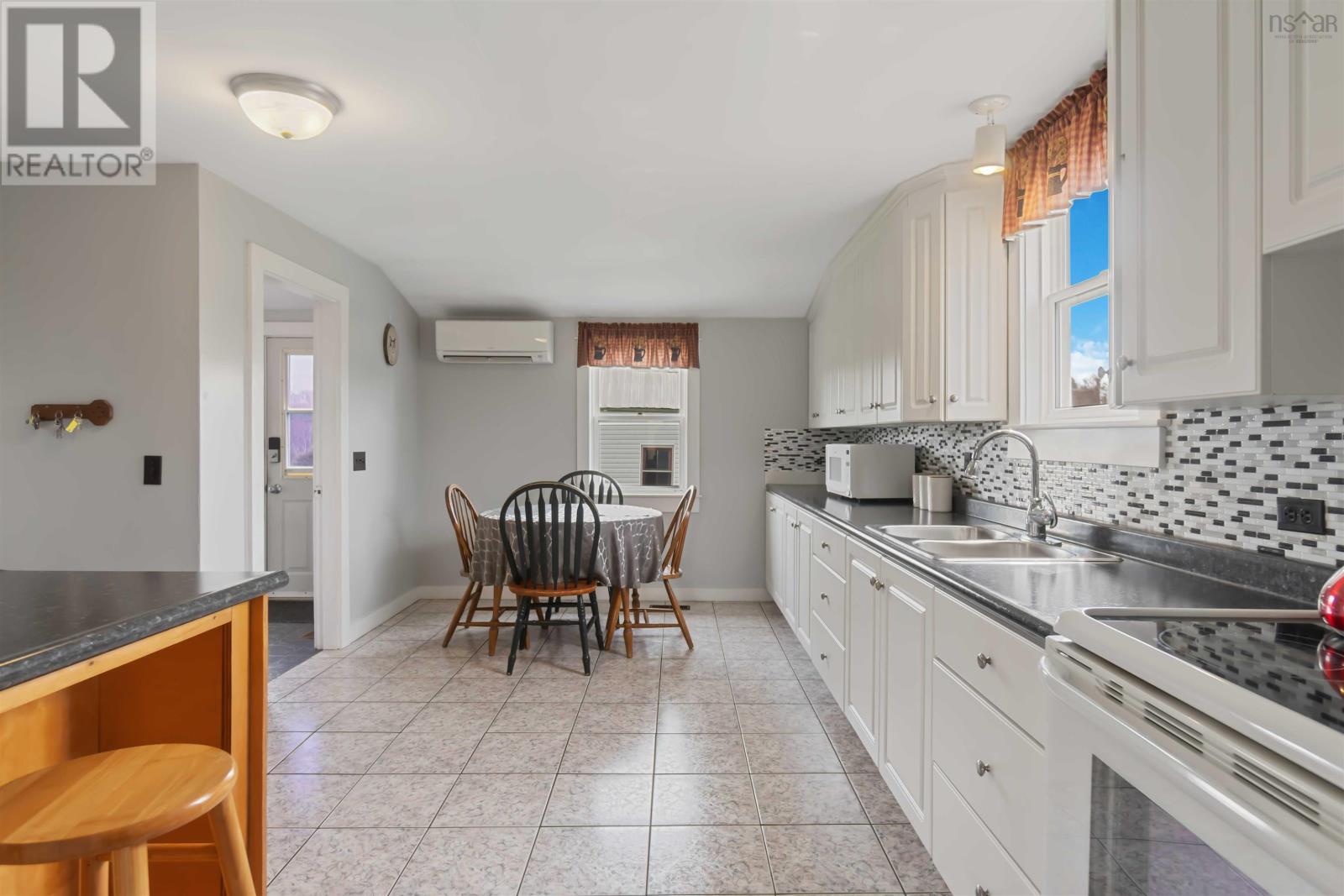 6228 Highway 101 Property Photo 14