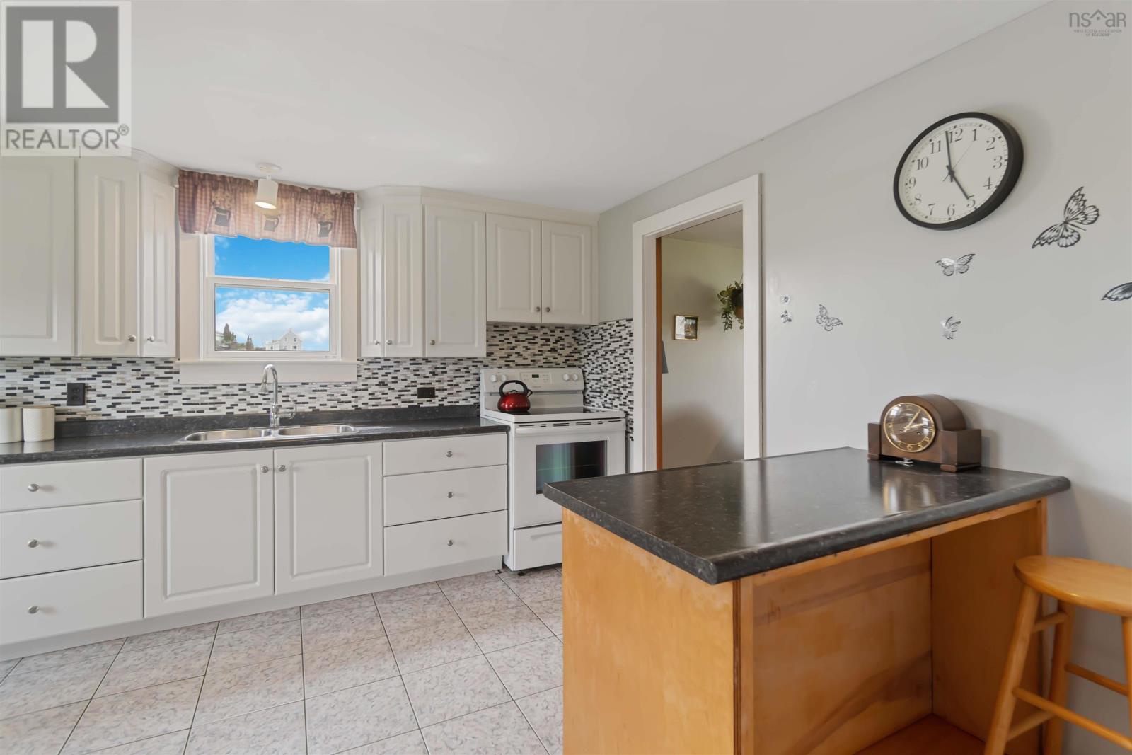 6228 Highway 101 Property Photo 15