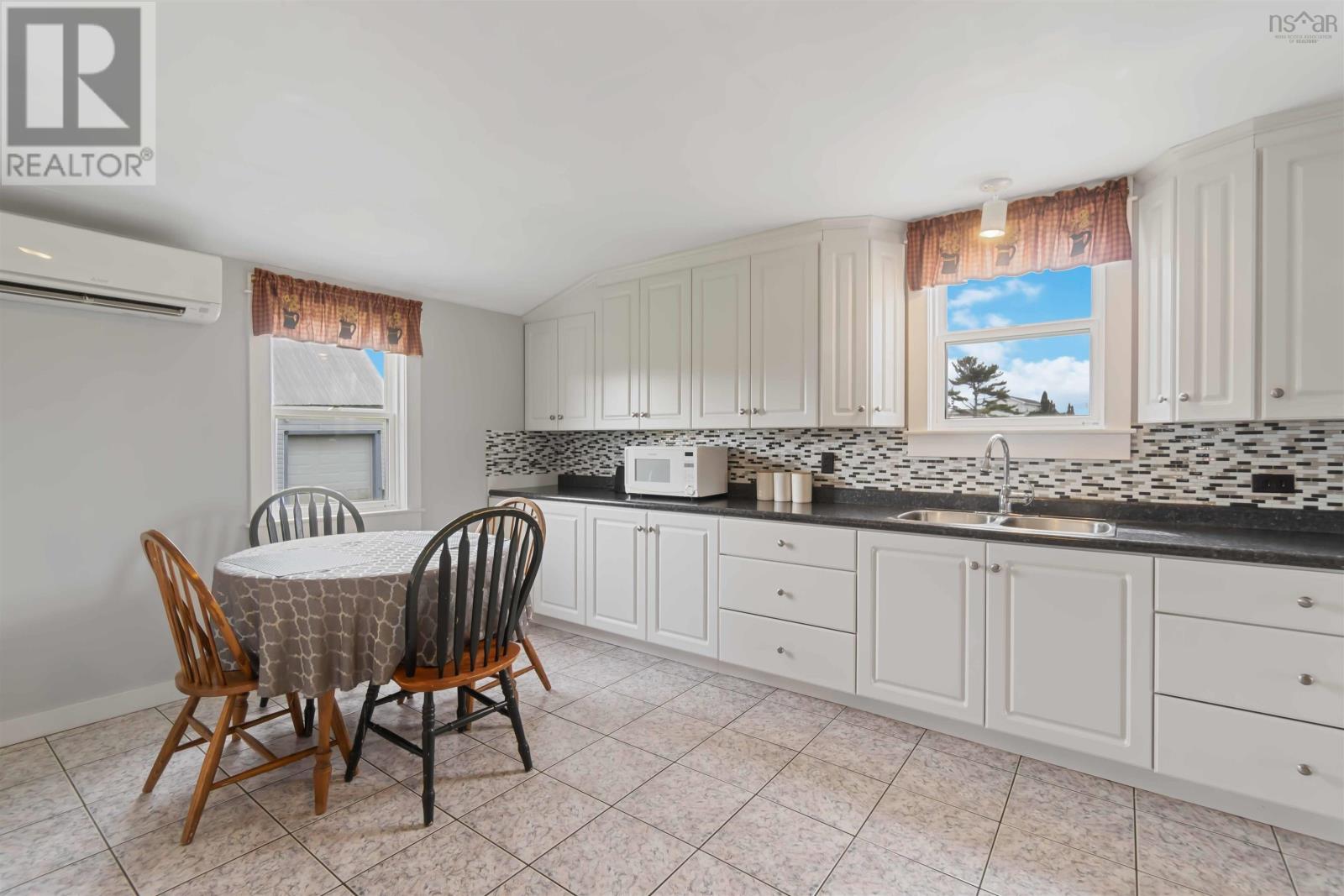 6228 Highway 101 Property Photo 16