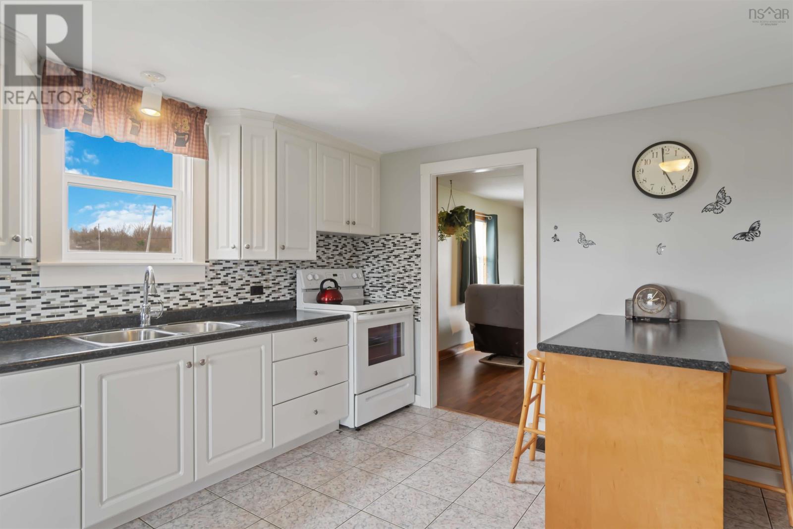 6228 Highway 101 Property Photo 17