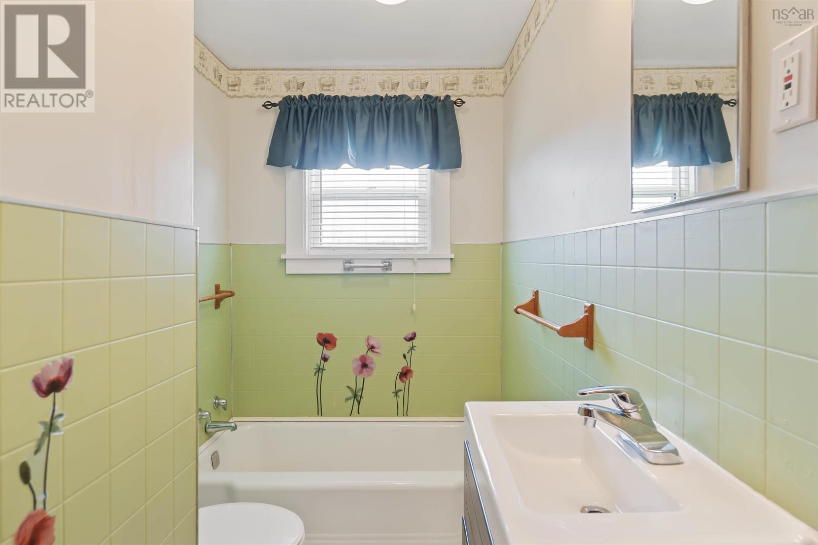 6228 Highway 101 Property Photo 24