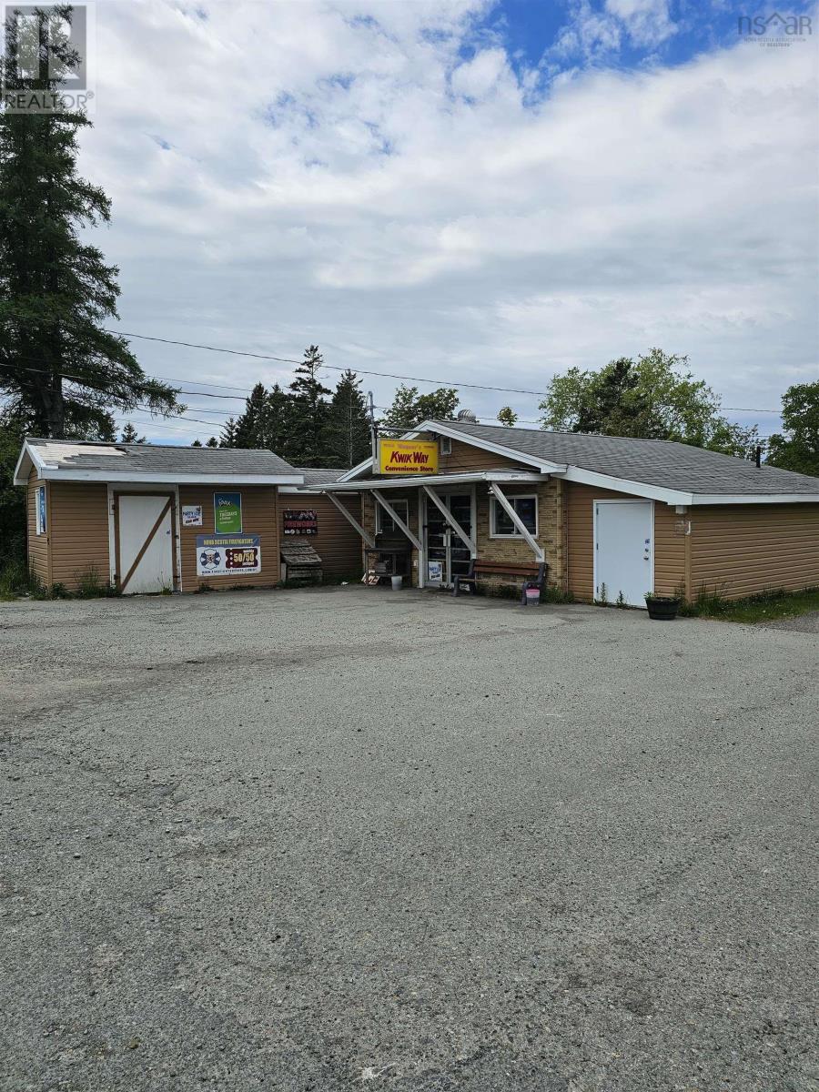 8865 & 8869 Highway 101 Property Photo 18