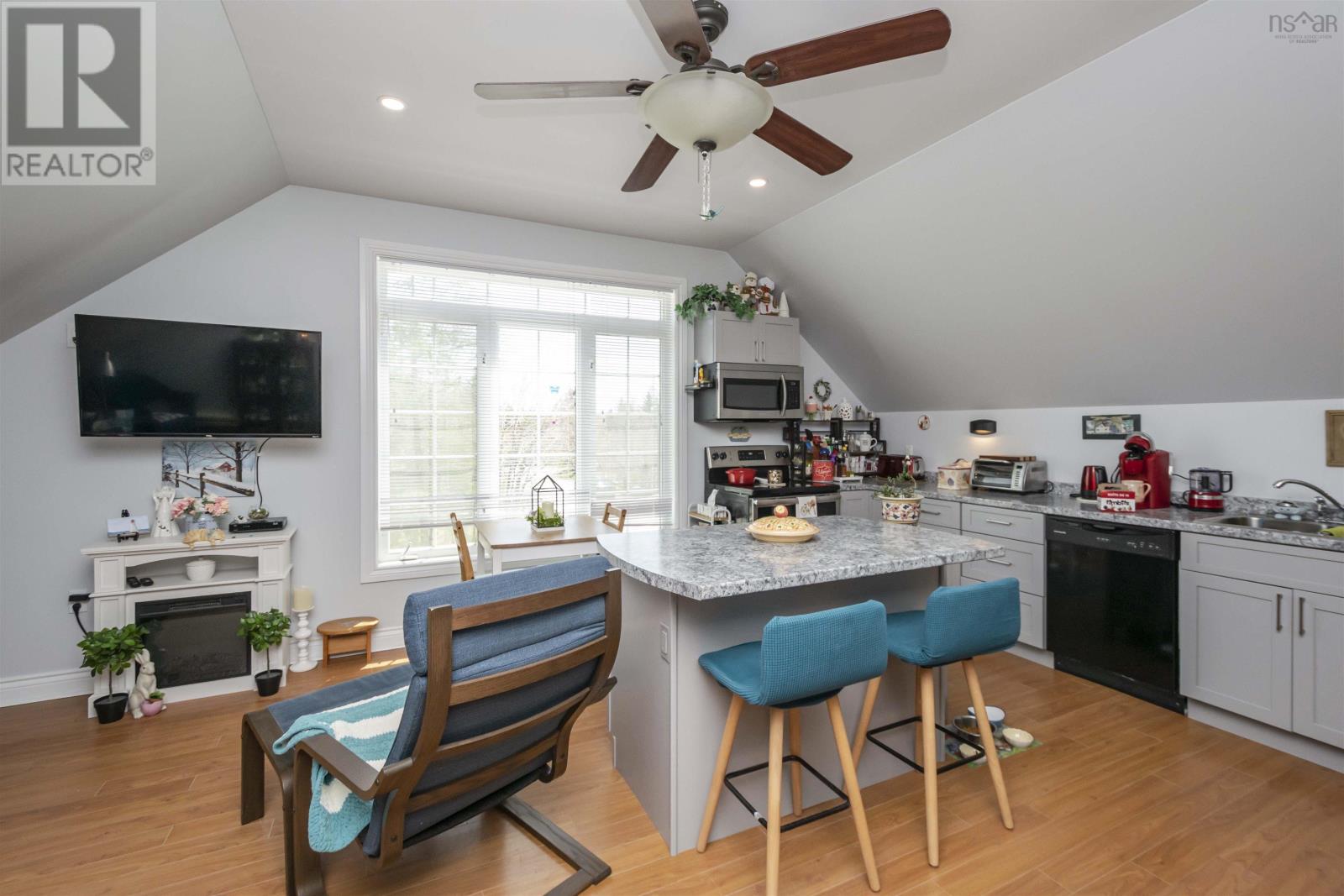 1415 Lucasville Road Property Photo 11