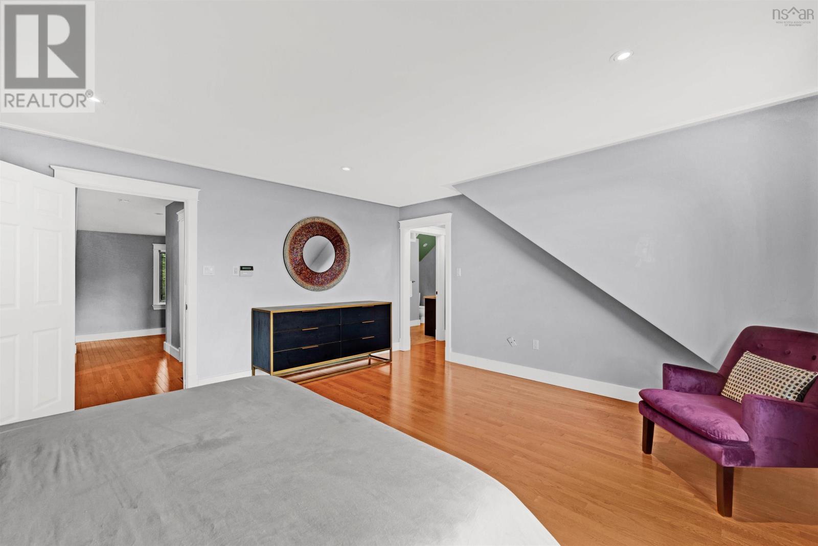 16 Cresthaven Drive Property Photo 8