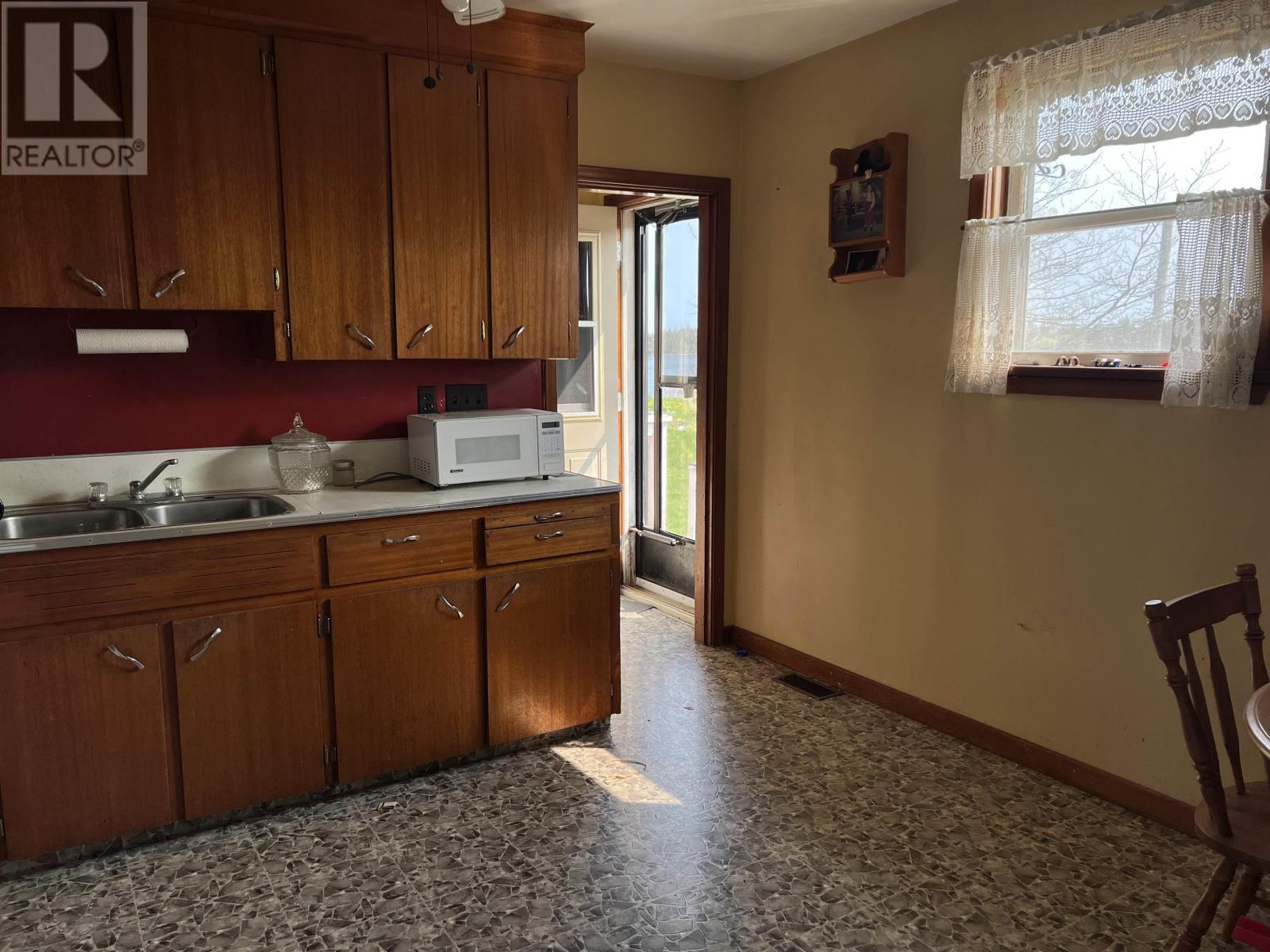4526 Highway 7 Property Photo 8