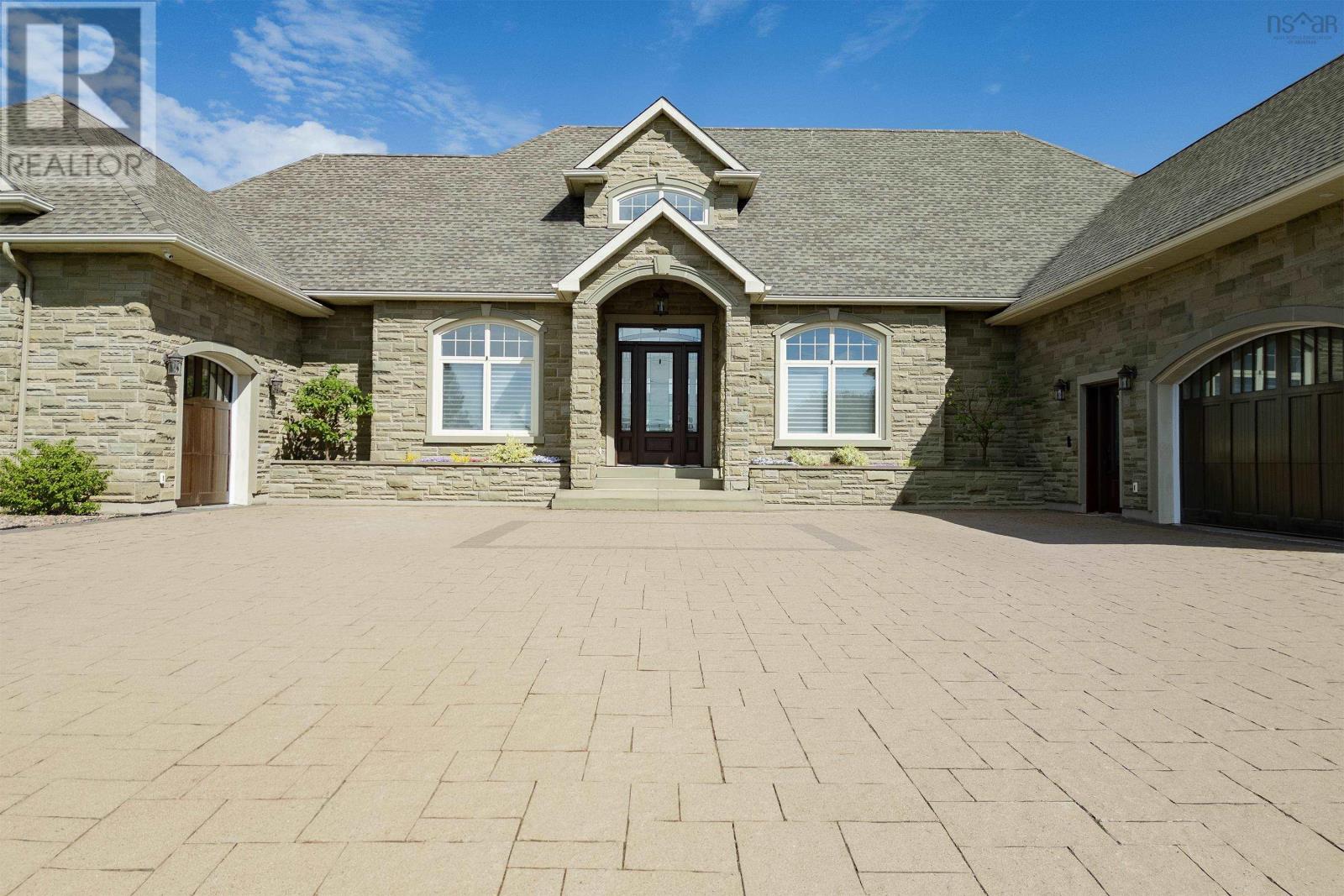 31 Gosling Glen Property Photo 4