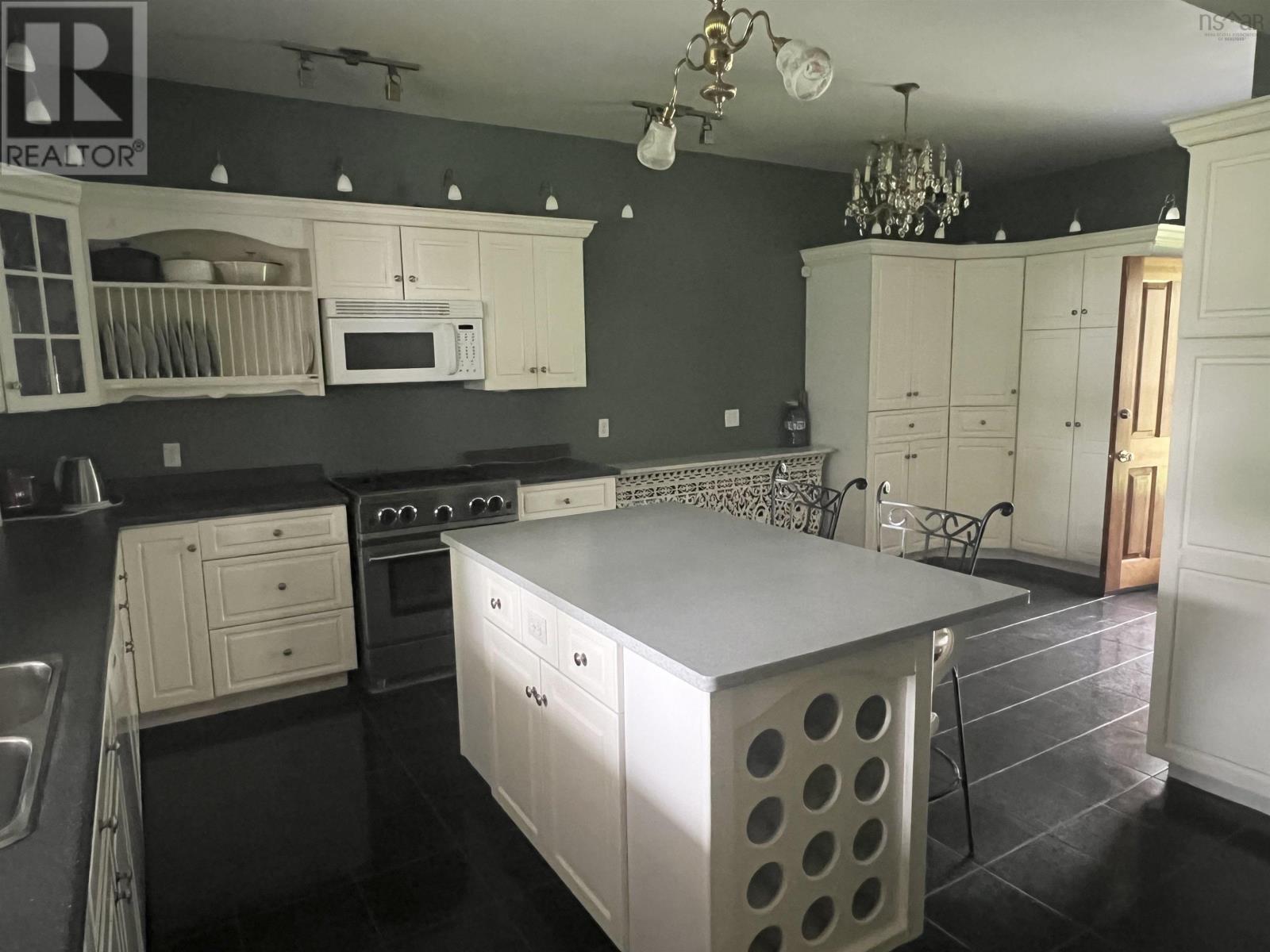 258 Faulkland Street Property Photo 23
