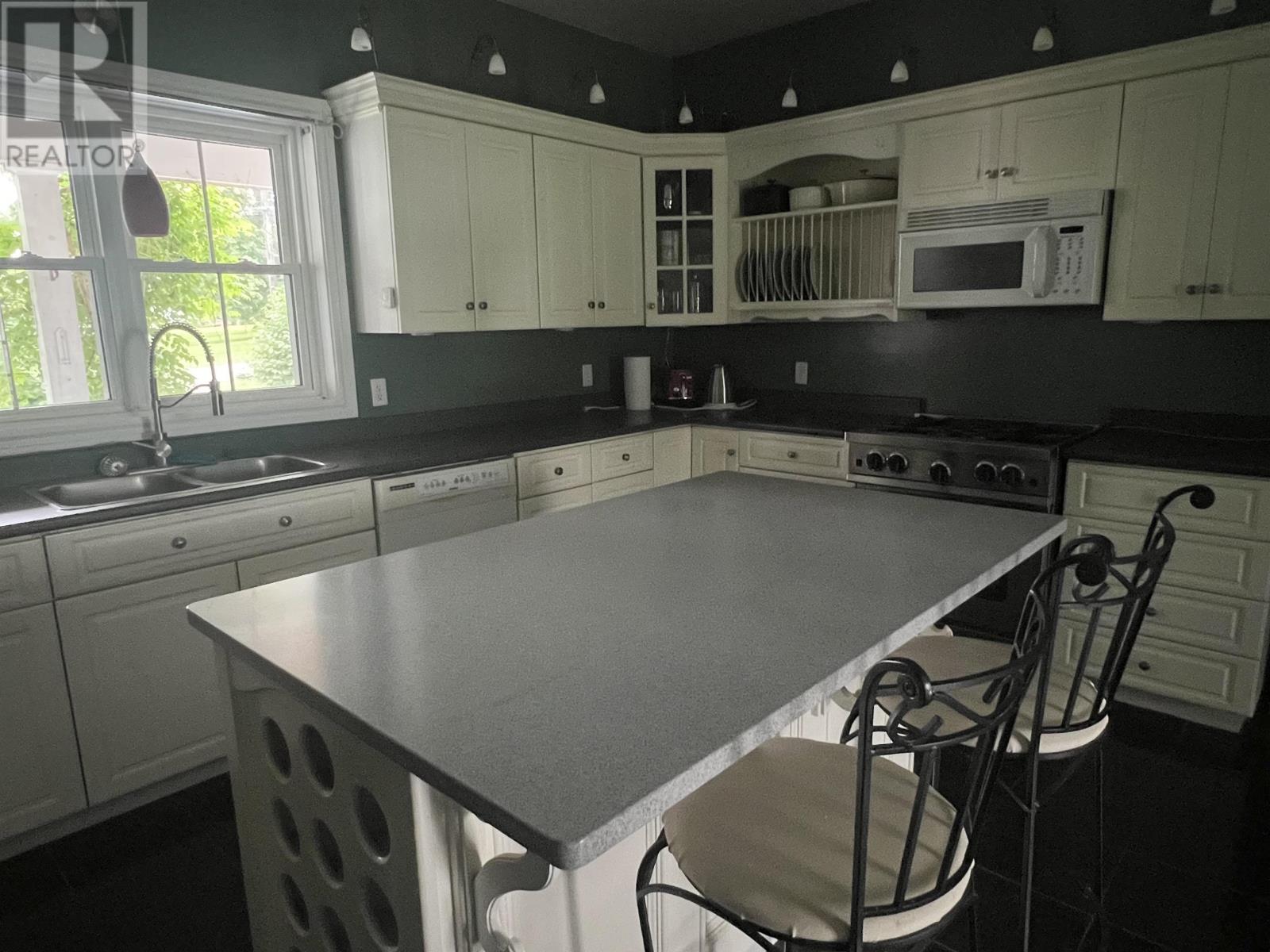 258 Faulkland Street Property Photo 24
