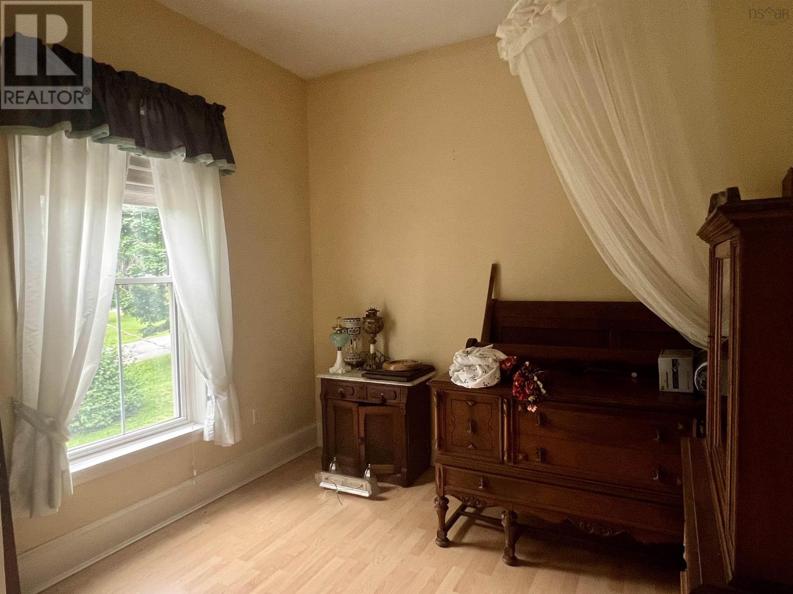 258 Faulkland Street Property Photo 47