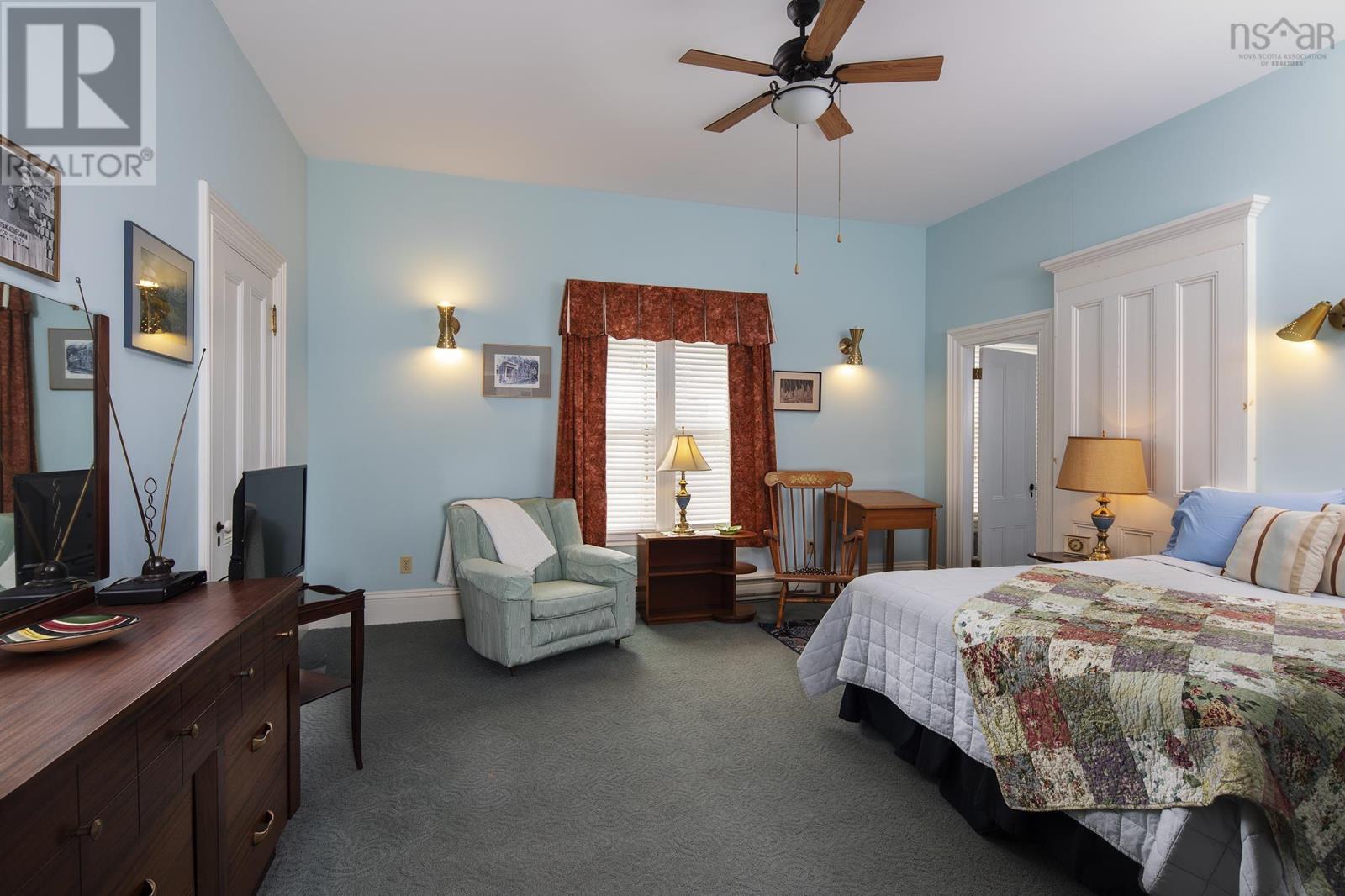 27 Willow Street Property Photo 11